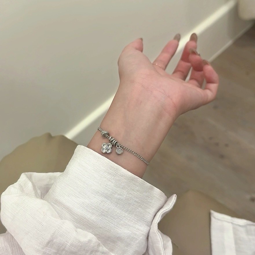 Gy垂墜金銀鑽小環四葉草”圓鑽重磅手鍊系列