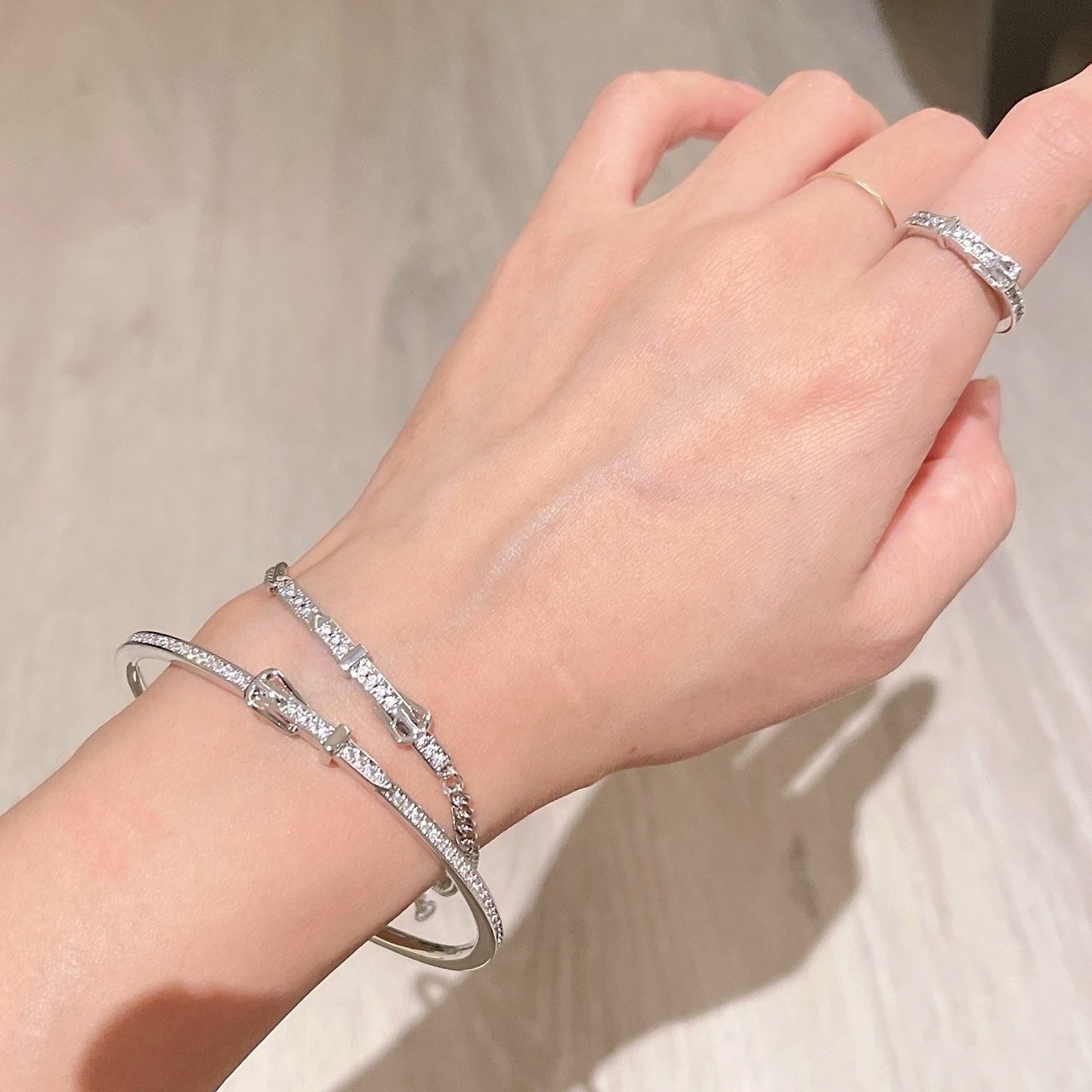 18k”H25 etriviere皮帶扣嵌鑽高奢定製開口手鐲