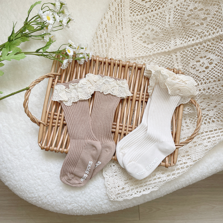 布蕾絲坑條襪