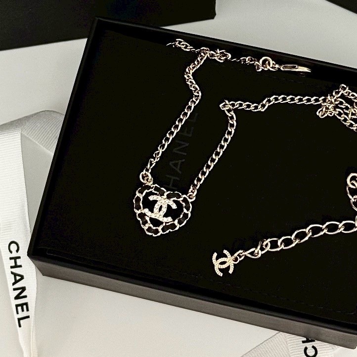 18k”香奶奶25b黑金皮穿練愛心雙c高奢定製項鍊