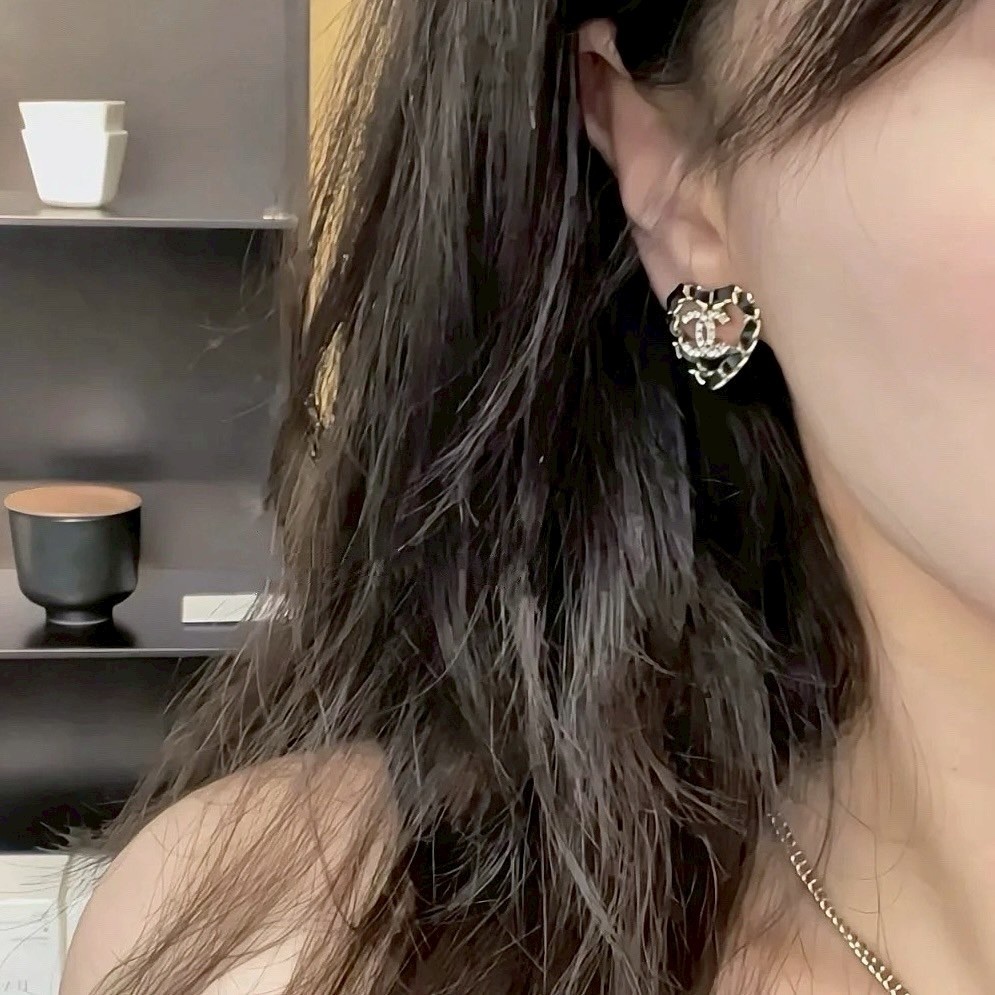 18k”香奶奶25b黑金皮穿練愛心雙c高奢定製耳釘