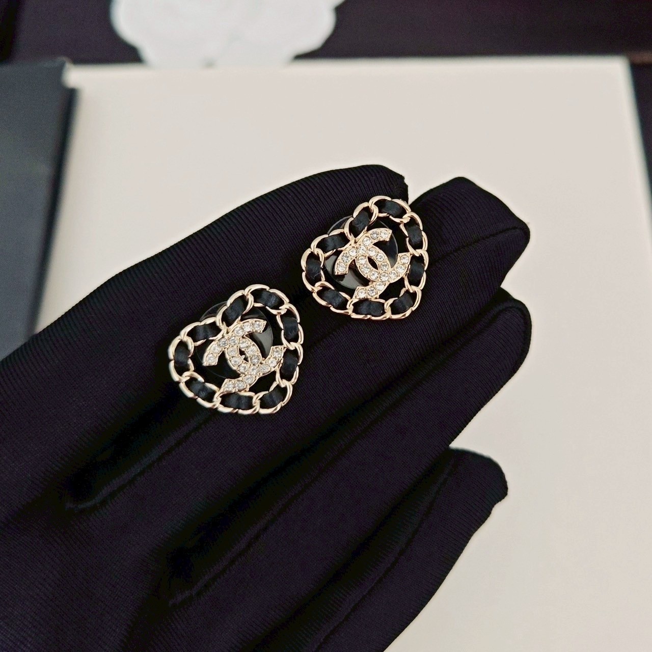 18k”香奶奶25b黑金皮穿練愛心雙c高奢定製耳釘