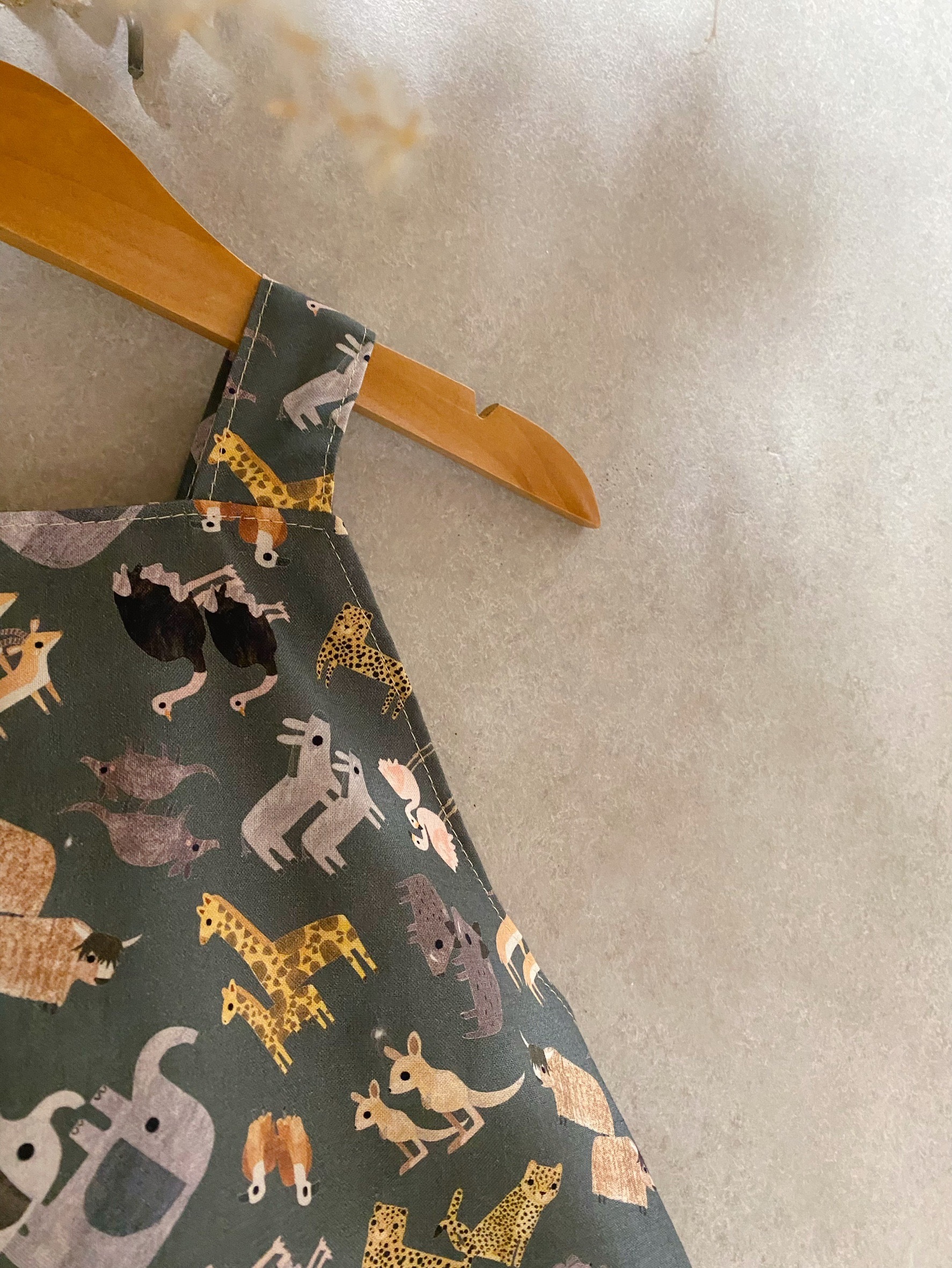 灰底雙雙動物 吊帶長褲（90）