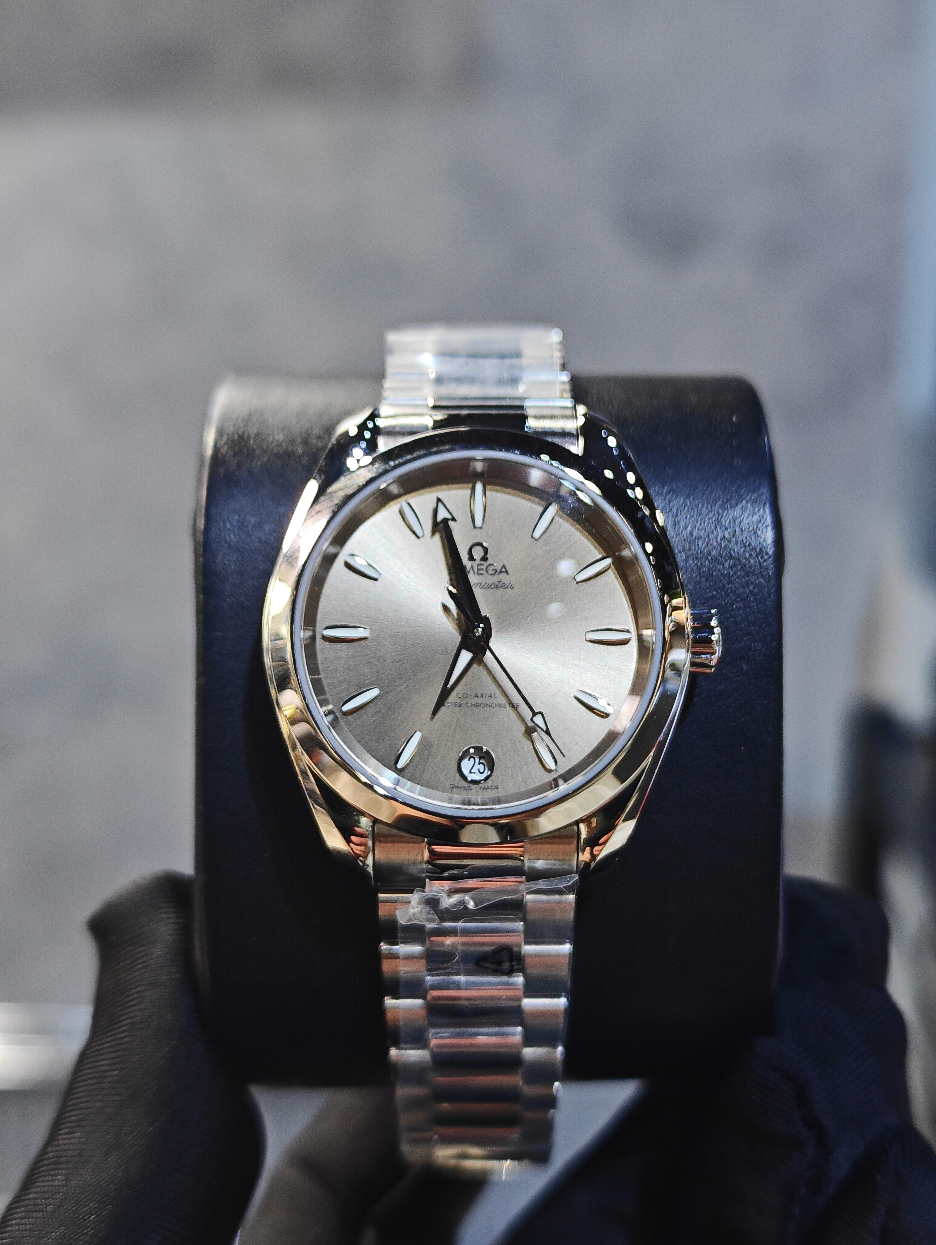 BRAND NEW OMEGA 220.10.34.20.09.001 22010342009001 SANDSTONE DIAL AQUA TERRA SHADES CO‑AXIAL MASTER CHRONOMETER 34 MM