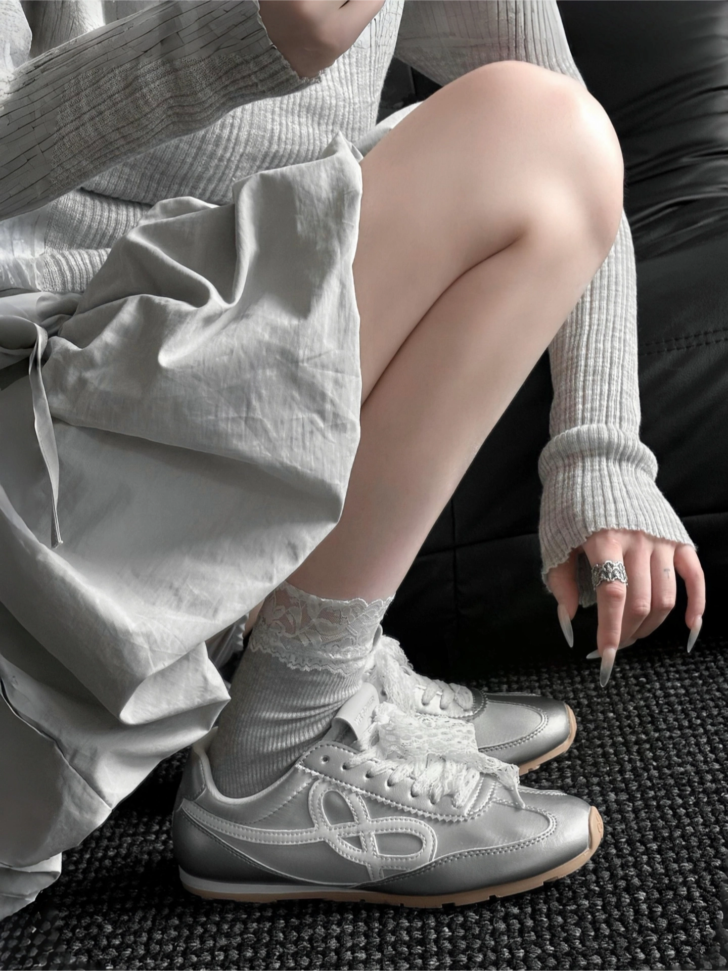 We Flower 法棍小花鞋 皮革 蕾絲 拼接 焦糖底 Y2K  復古 德訓鞋 流光銀 銀白色 銀色/預購