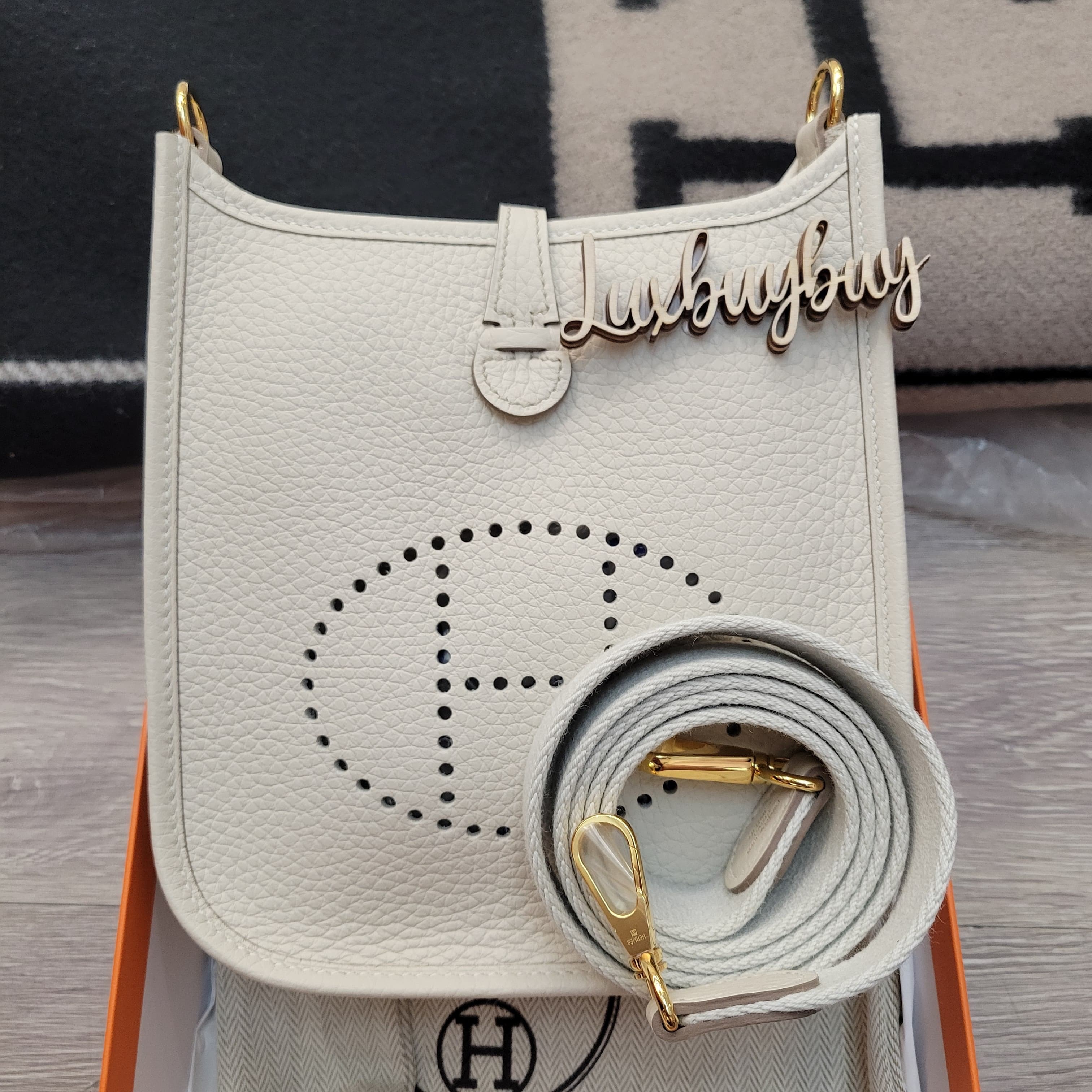 HERMES MINI EVELYNE 10 craie CC  奶昔白金扣 110CM