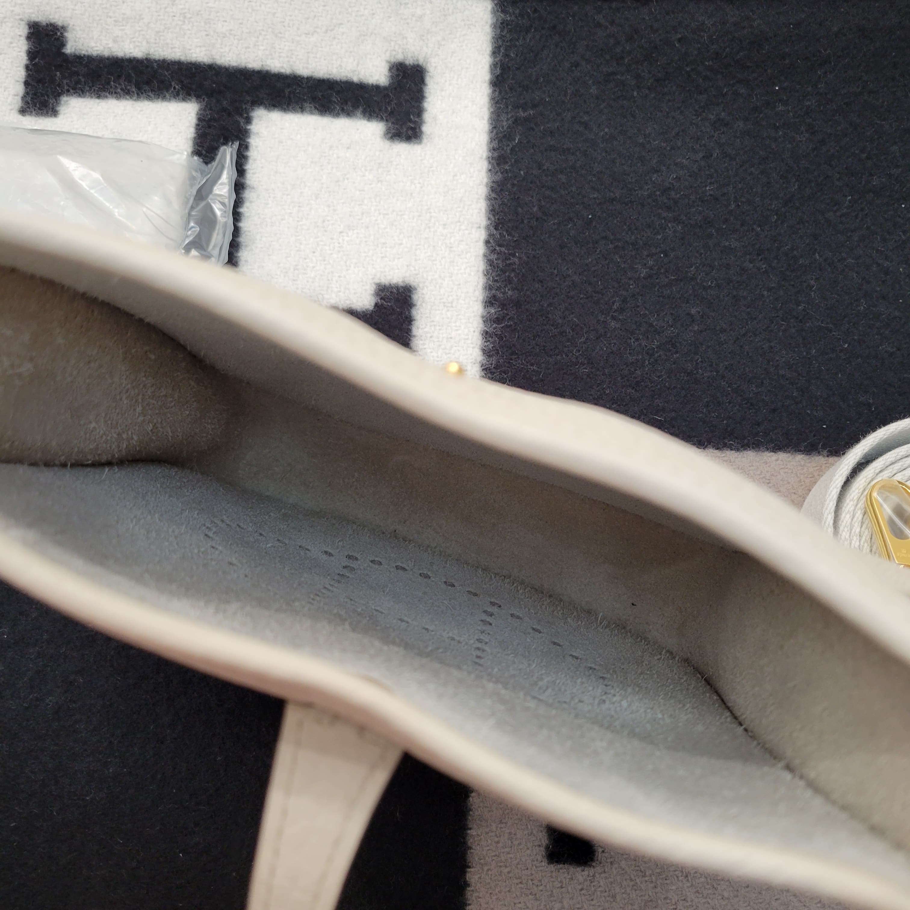 HERMES MINI EVELYNE 10 craie CC  奶昔白金扣 110CM