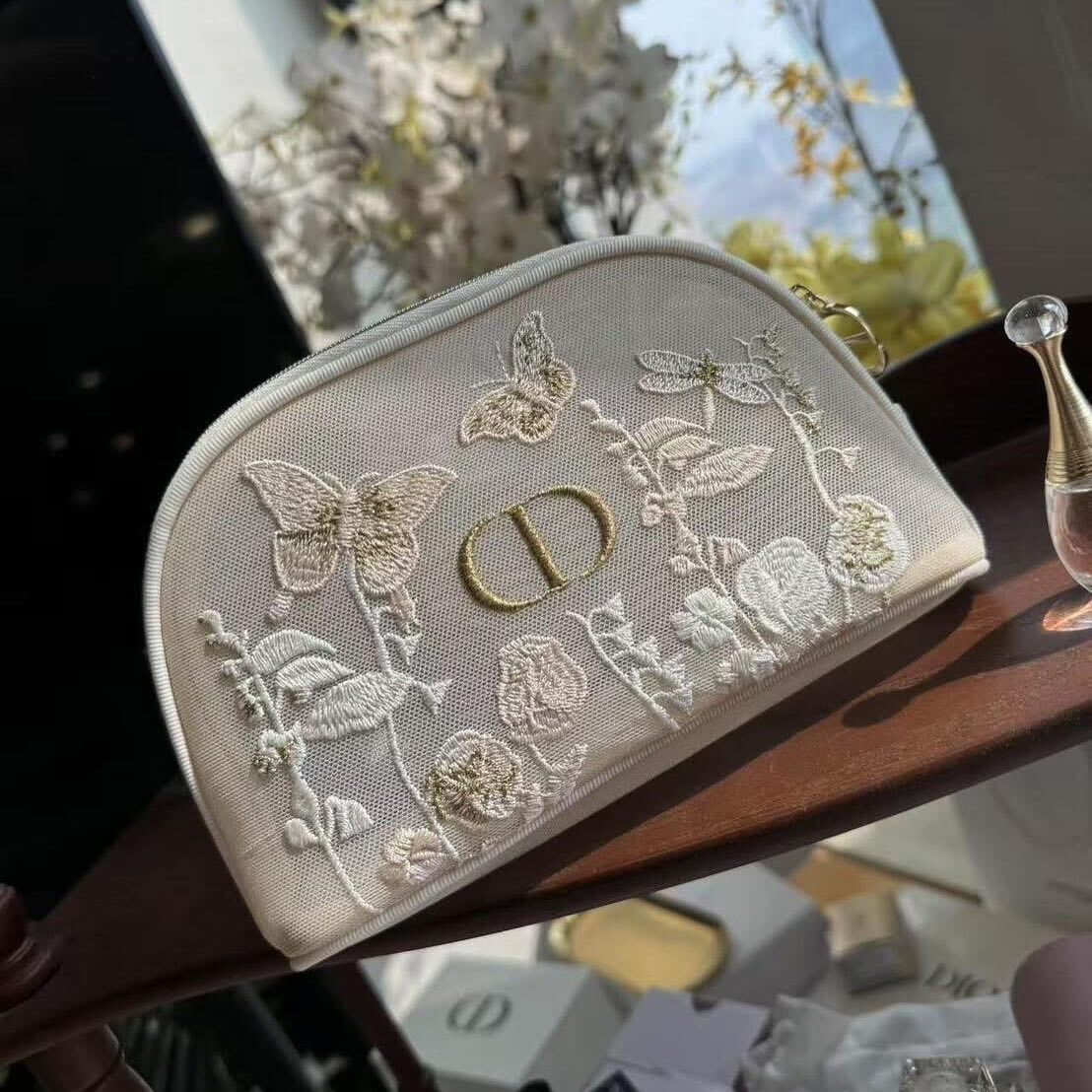 Dior 蝴蝶刺繡贈品化妝袋