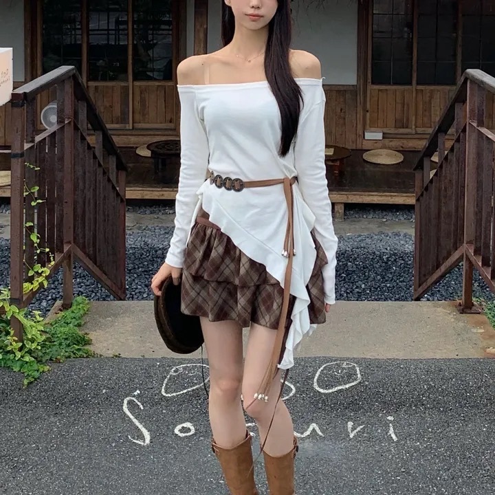 【優惠價預訂】韓國不規則下擺長袖露肩上衣（2色）