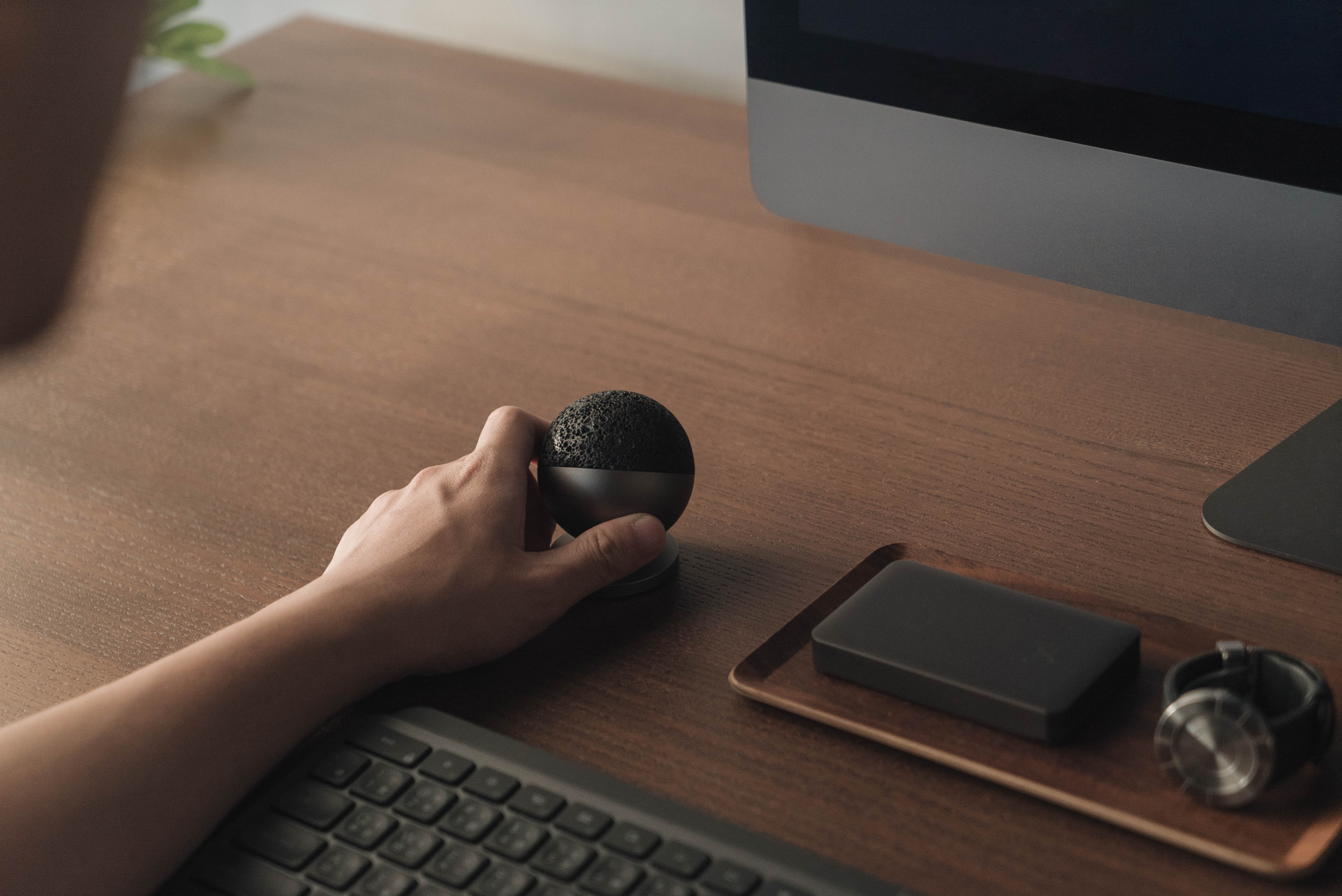 熔岩球 - 月球 by ZENLET