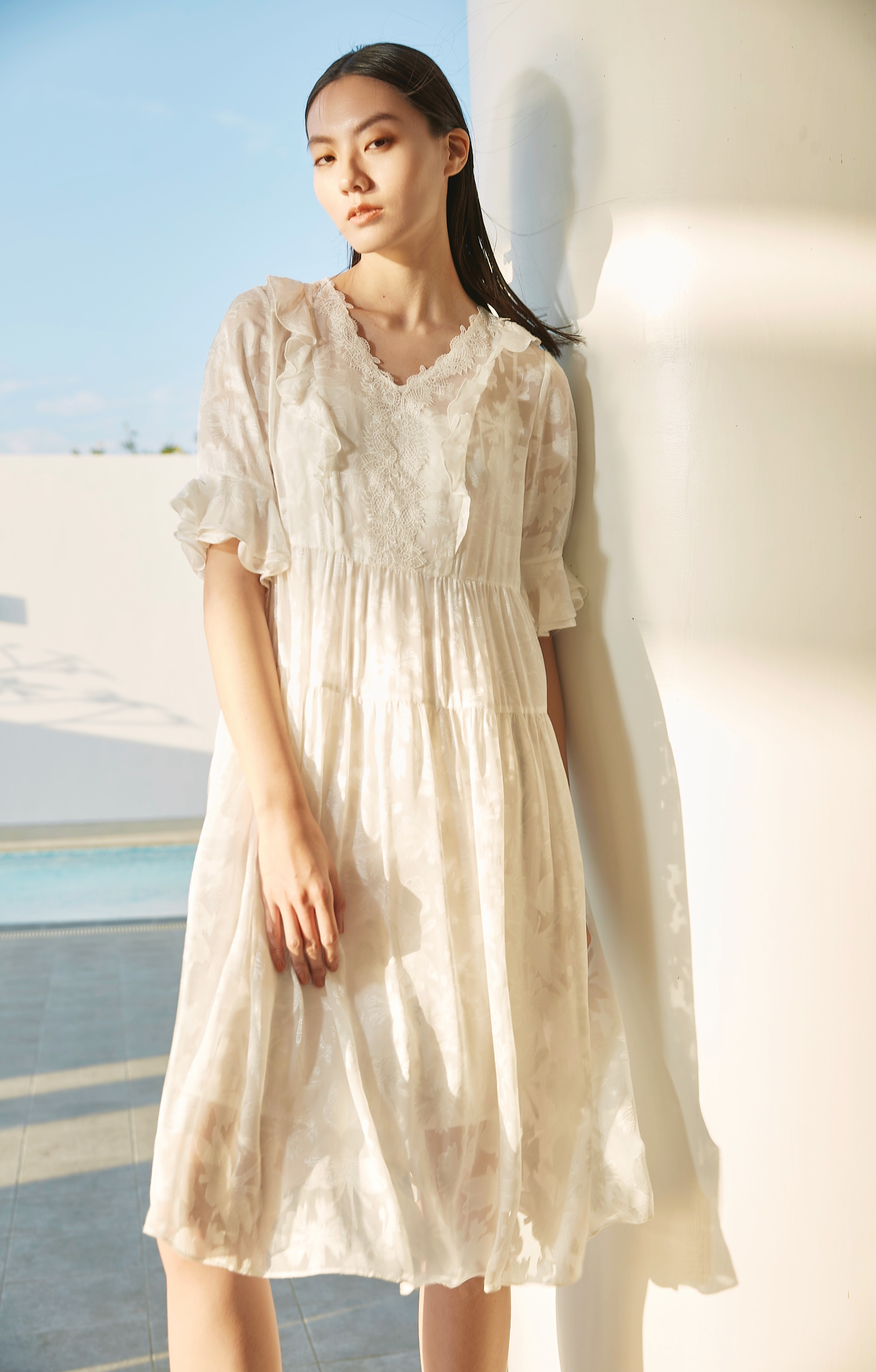 BD10132E1 新藝術花園V領荷葉袖蜻蜓花緞中長洋 (附腰帶)