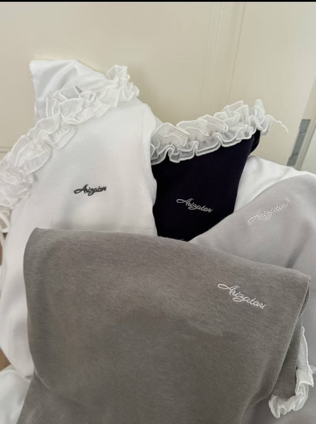 花邊斜領 長袖上衣