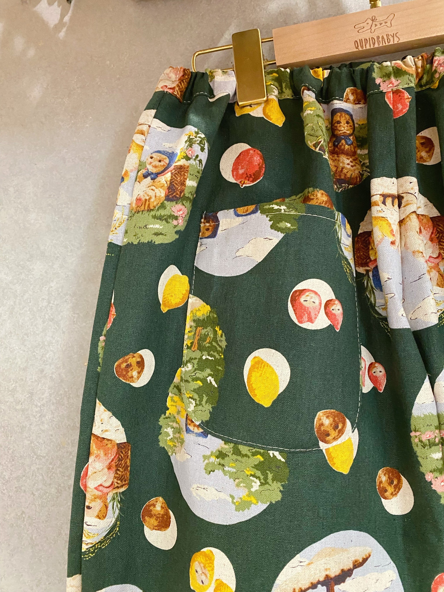 綠底油畫貓 農夫褲（140）