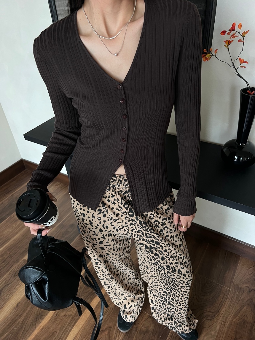 坑紋釦中間開衩針織上衣*4色