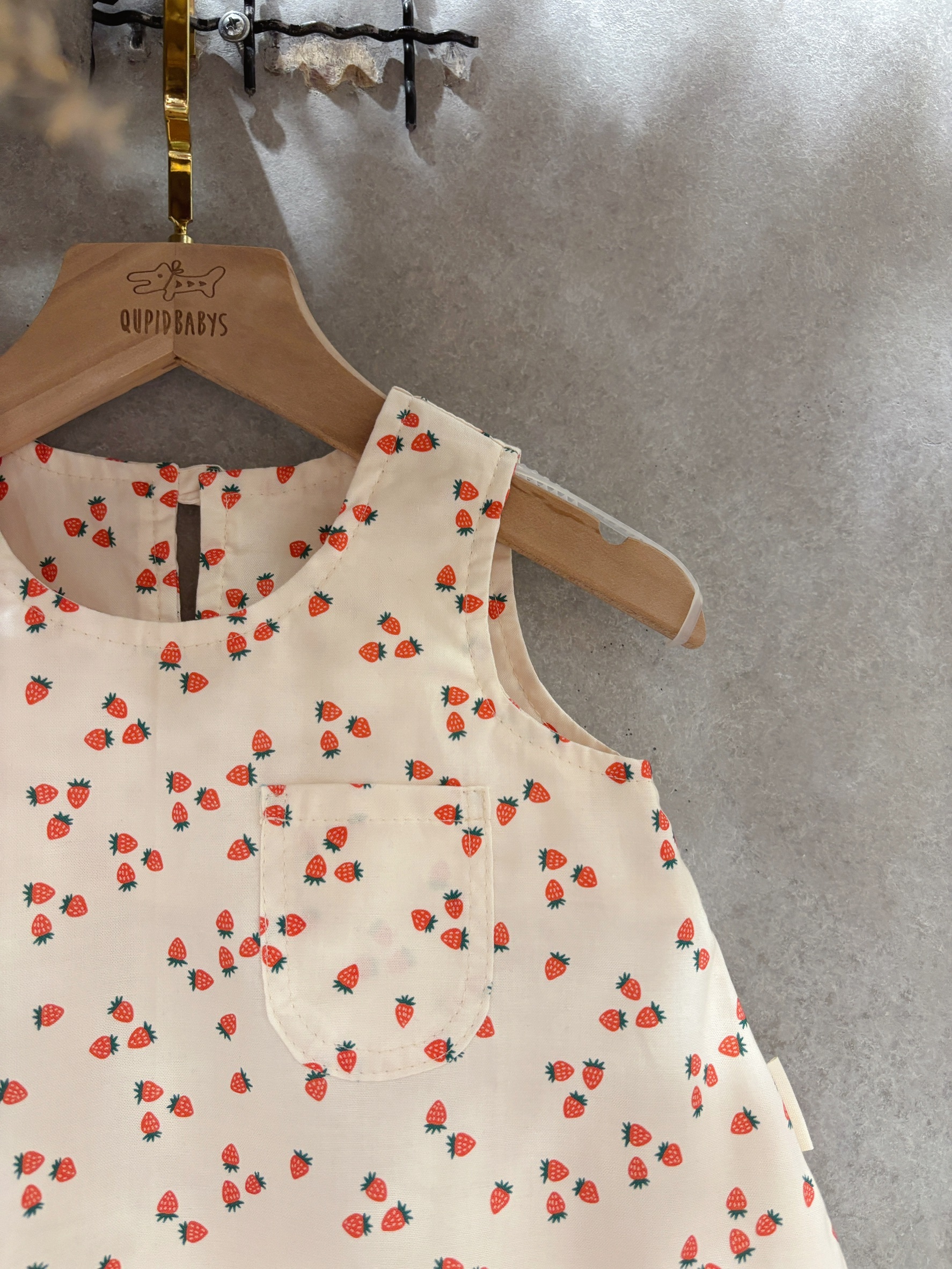 迷你草莓 A字背心（90）