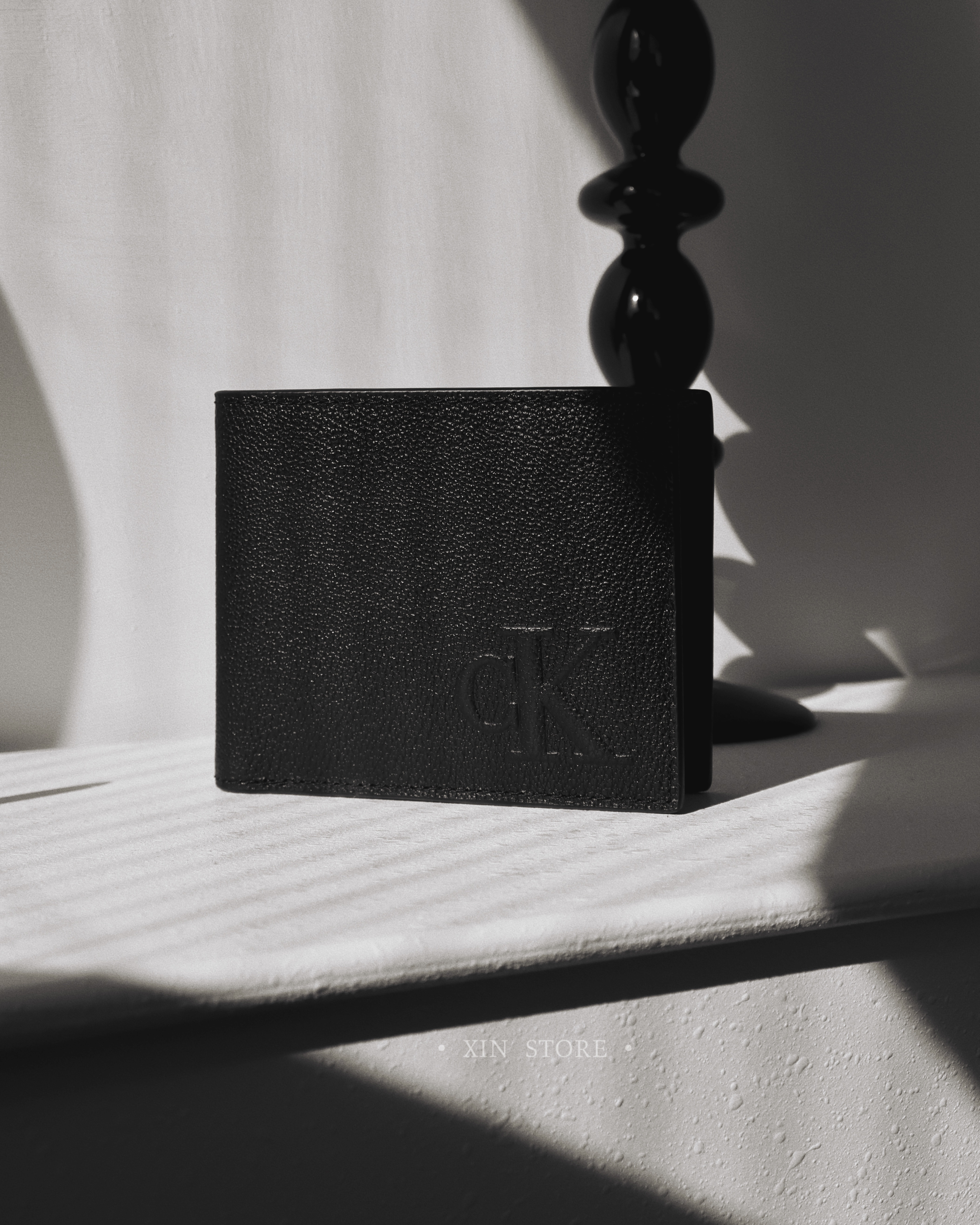 <現貨!!>Calvin Klein CK 浮雕 壓花 皮革 皮夾 短夾 黑