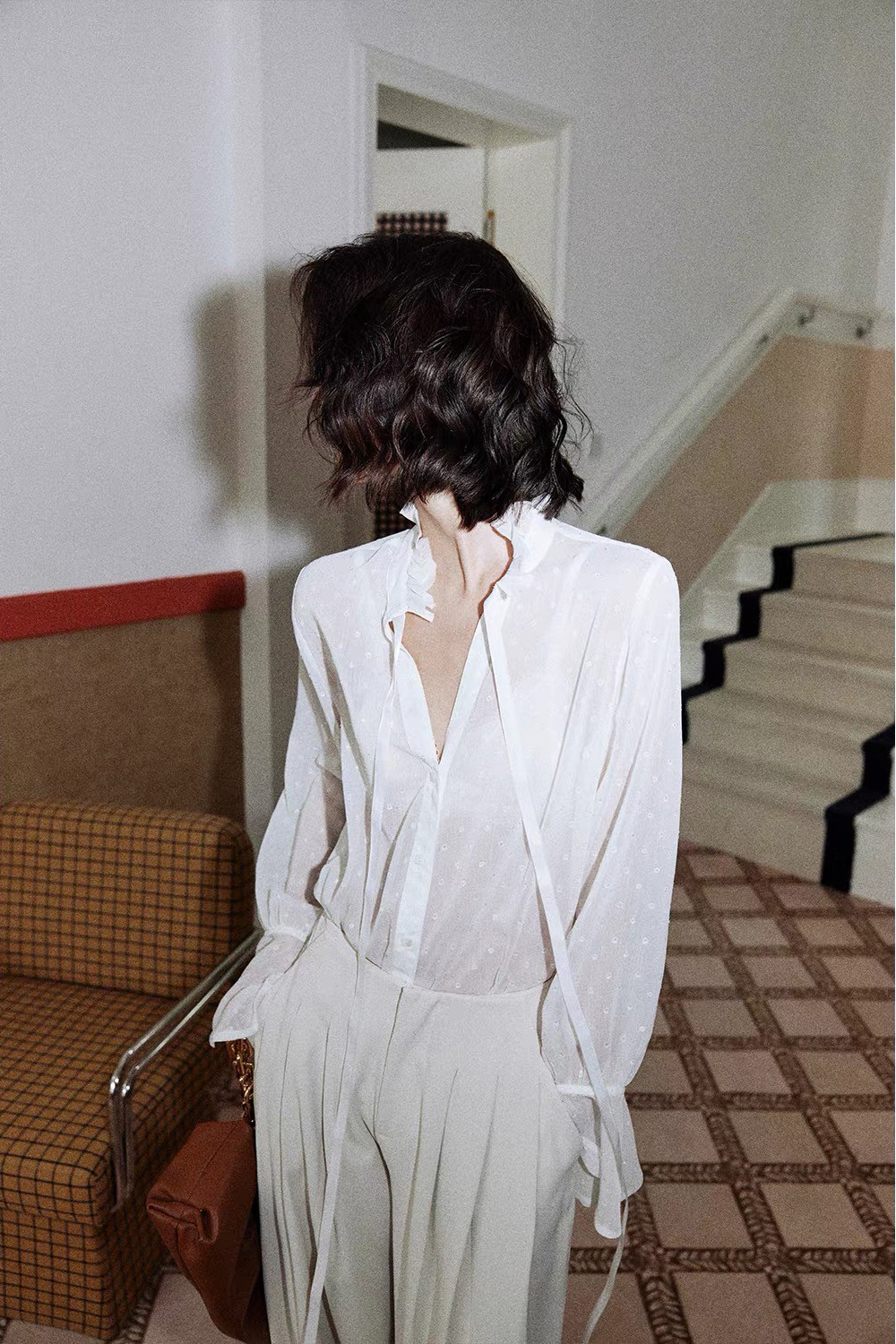 雲朵白點點織紋感和葉立領織帶上衣S-M (Elegant & Love)