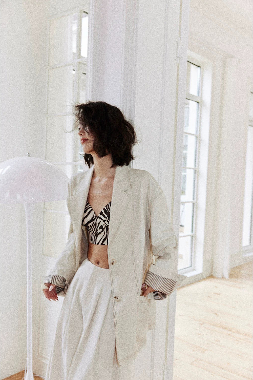 奶油杏背面Pairs塗鴉感天絲西裝外套-XS-M (Elegant & Love)