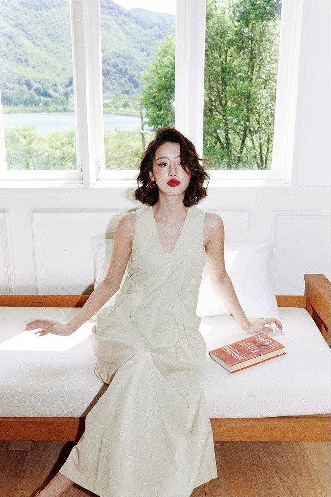 奶油杏腰部緞帶打褶造型背心長洋裝-XS-L (Elegant & Love)