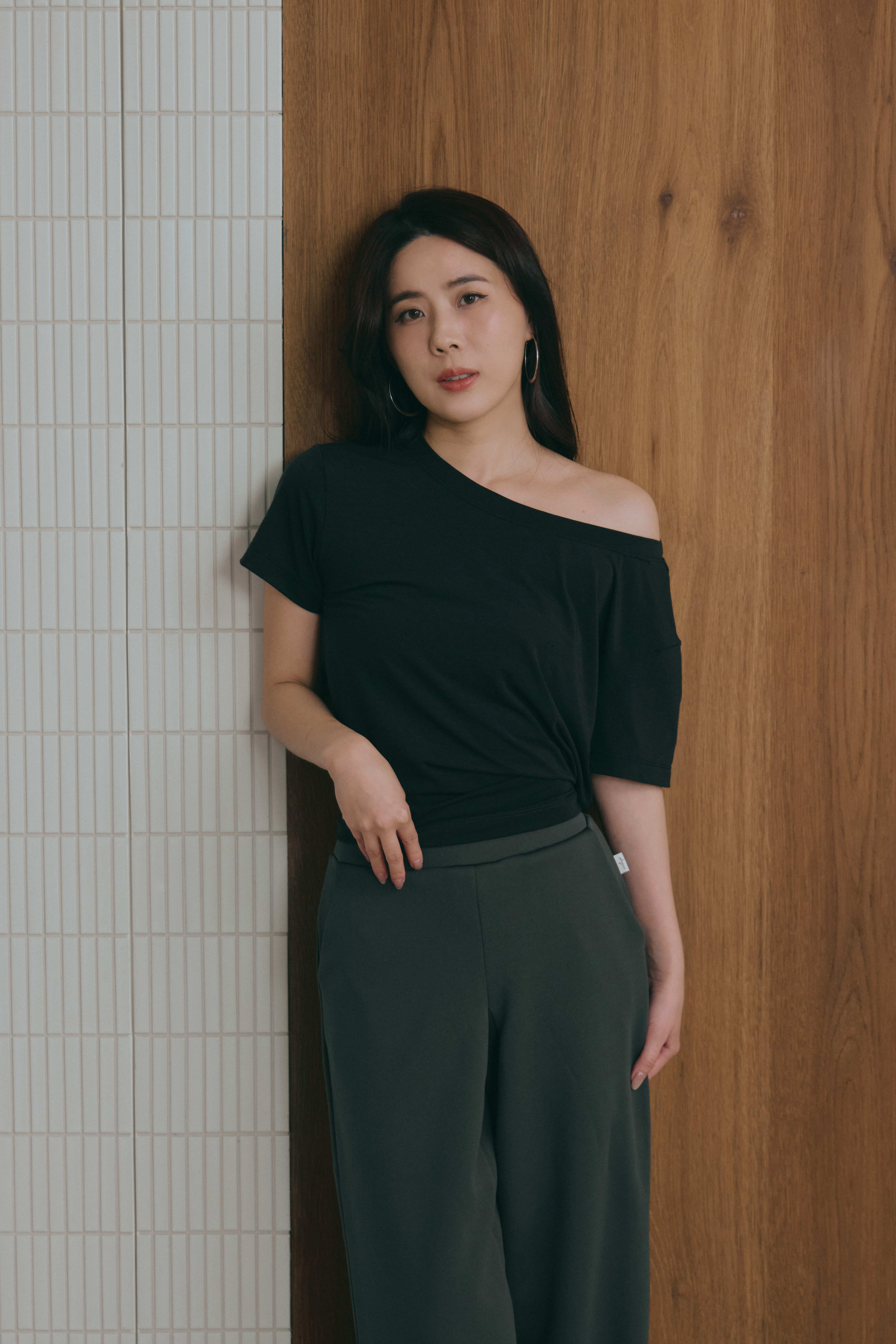 鬆弛綁帶寬鬆TEE- 黑