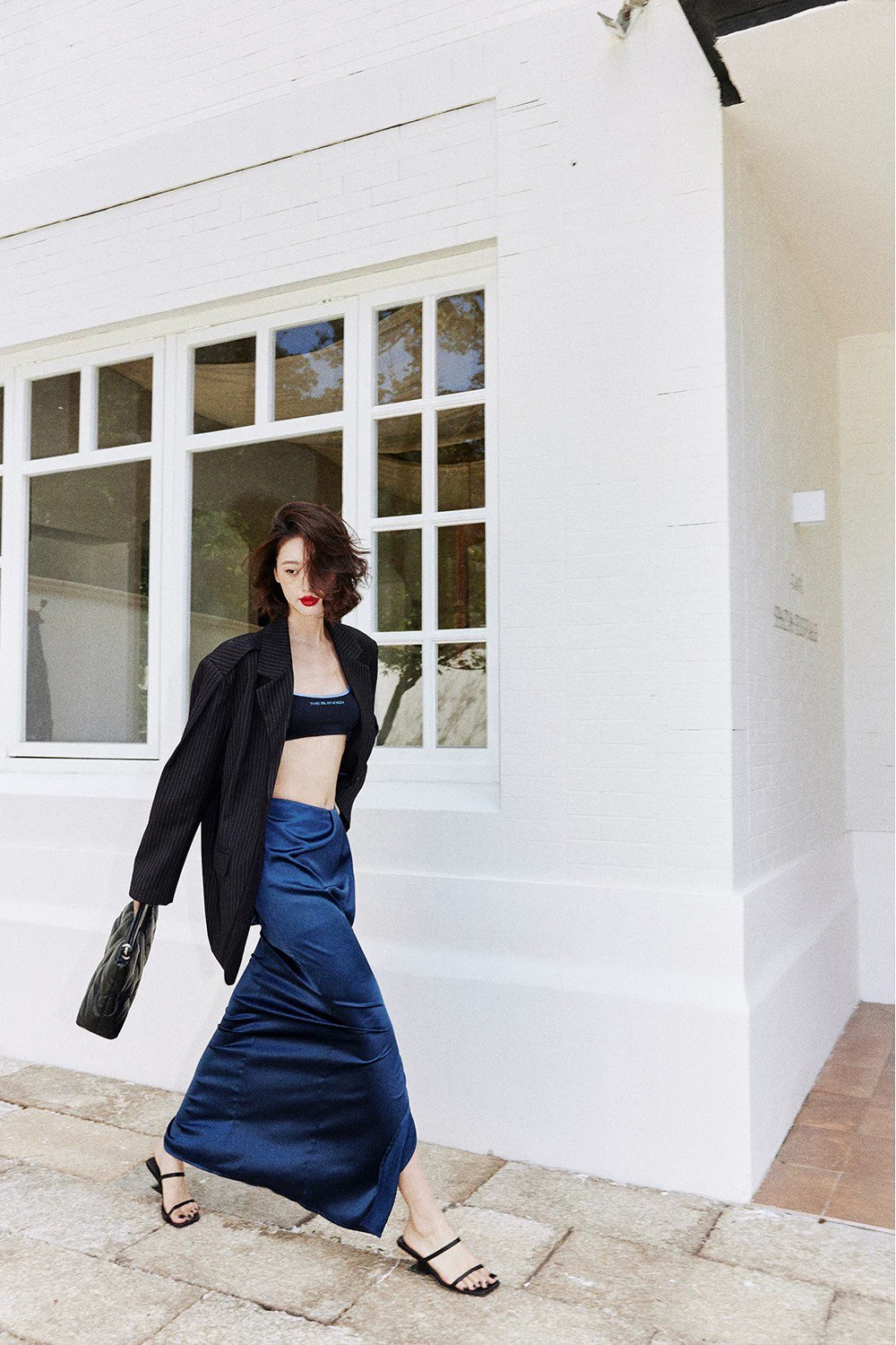 光澤感寶石藍抓摺開衩造型長裙-XS-L (Elegant & Love)