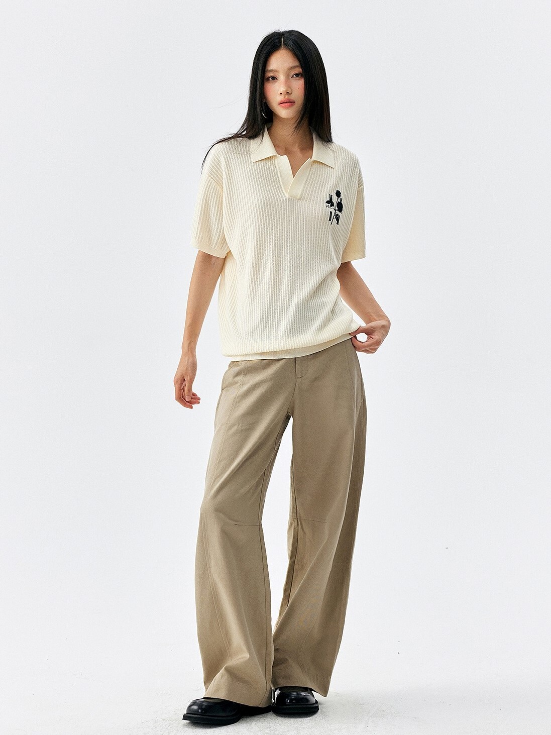 MEDM 刺繡玫瑰Logo V領Polo 短袖T