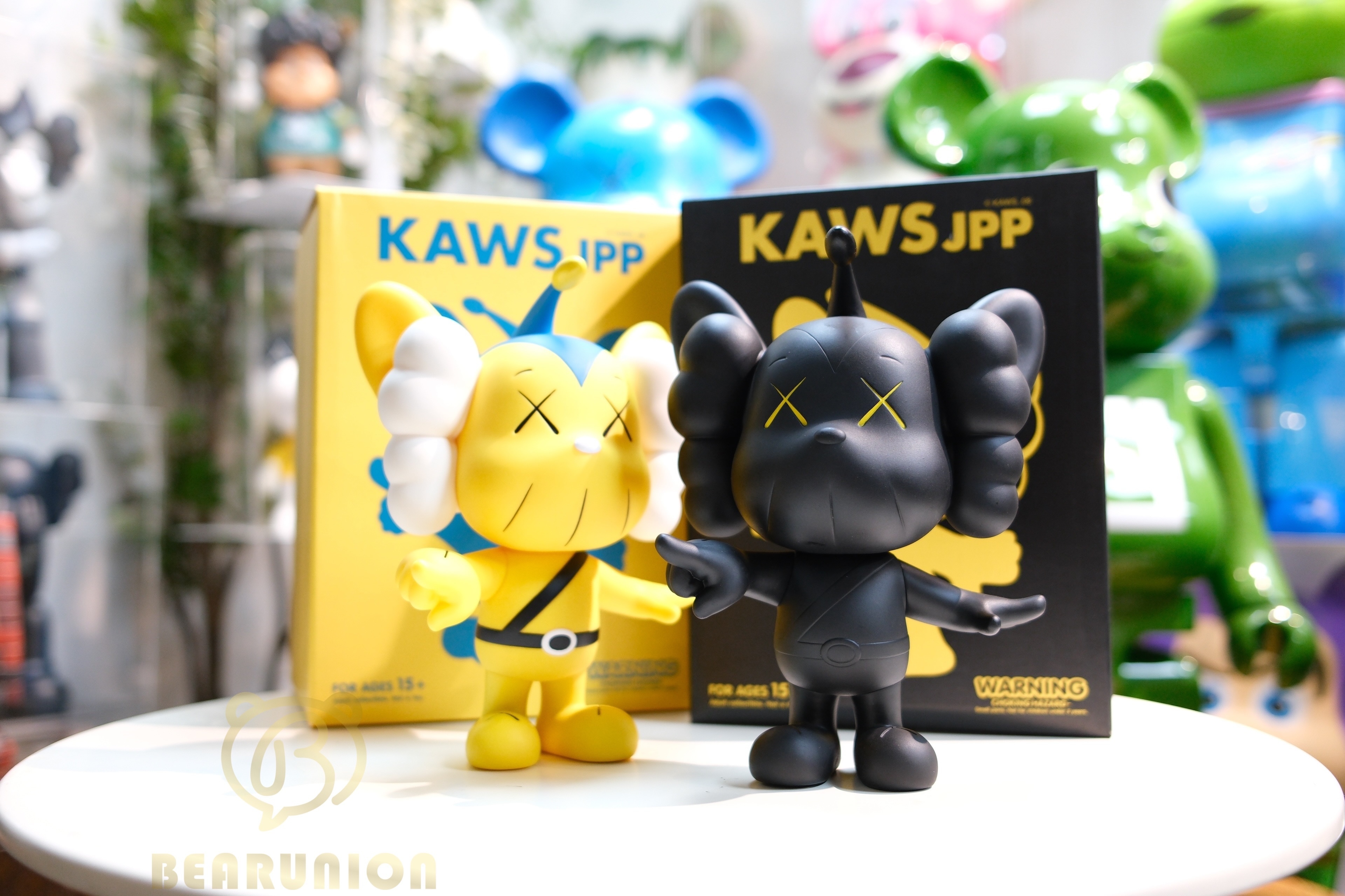 🥇現貨🥇KAWS JPP Vinyl Figure Black + Yellow Set of 2