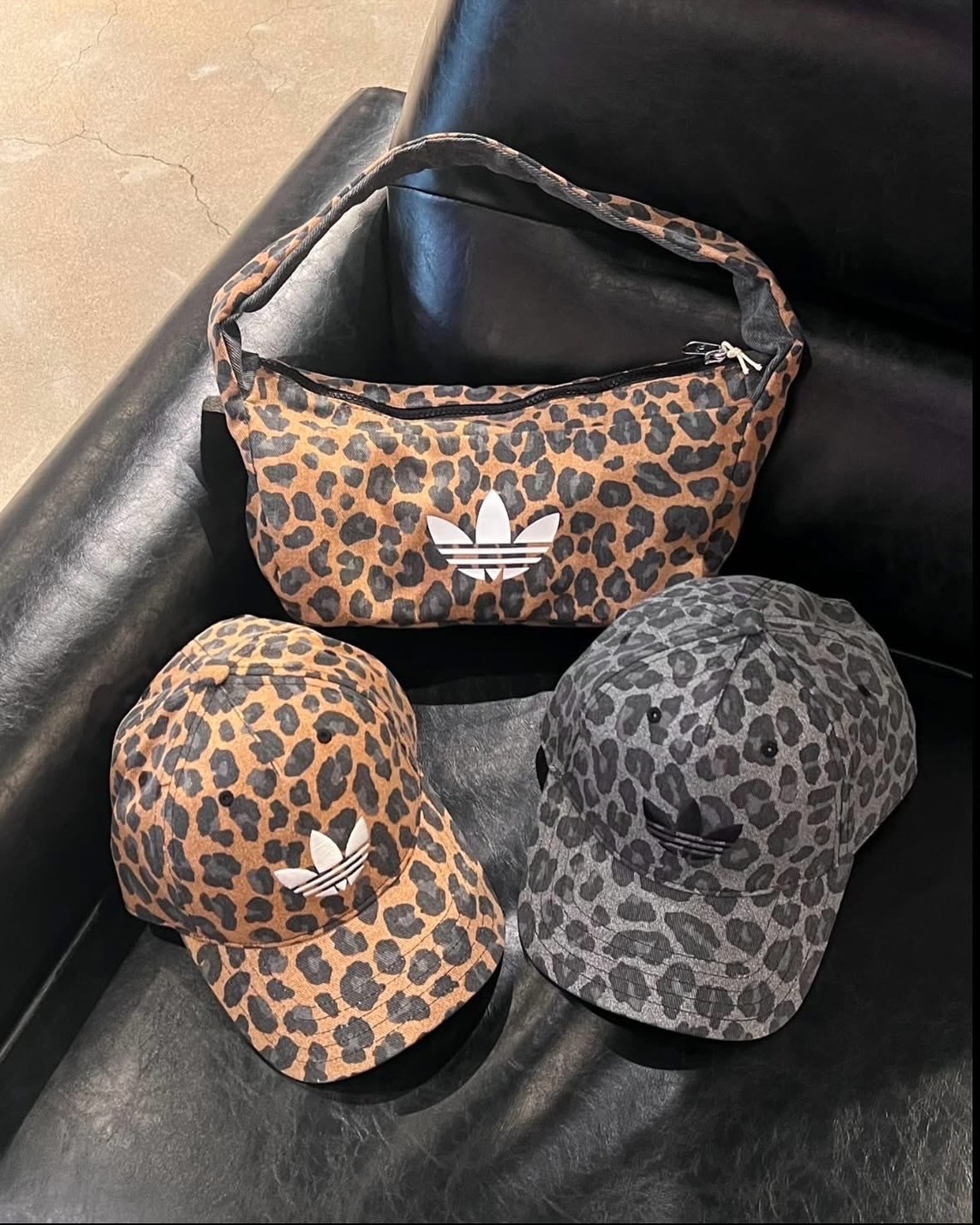 【Luxury】ADIDAS 豹紋設計老帽 鴨舌帽 jw8034 男女款 黑灰 焦糖奶茶 帽子 豹紋腰包 肩背包 斜背包ADIDAS 豹紋設計老帽 鴨舌帽 jw8034 男女款 黑灰 焦糖奶茶 帽子 豹紋腰包 肩背包 斜背包