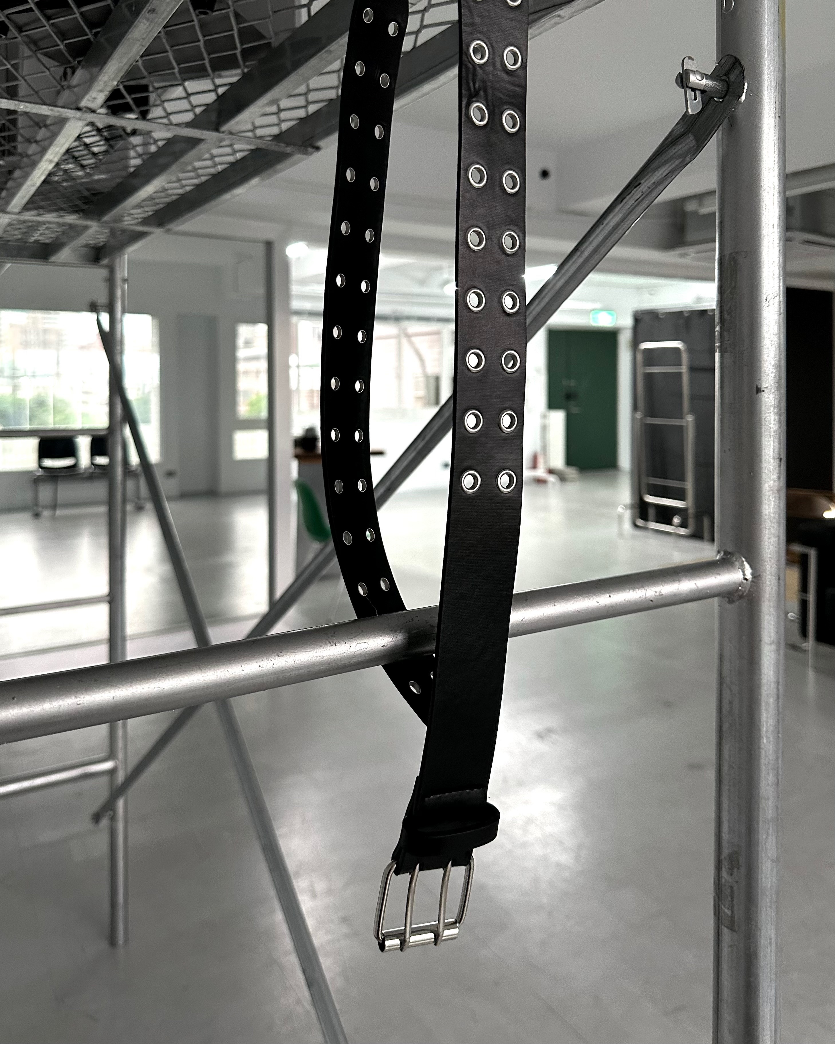 𝐇·𝐓·𝐒 韓國 雙排彈孔 雙扣 金屬亮面 可掛吊飾 皮革 配件 腰帶 皮帶