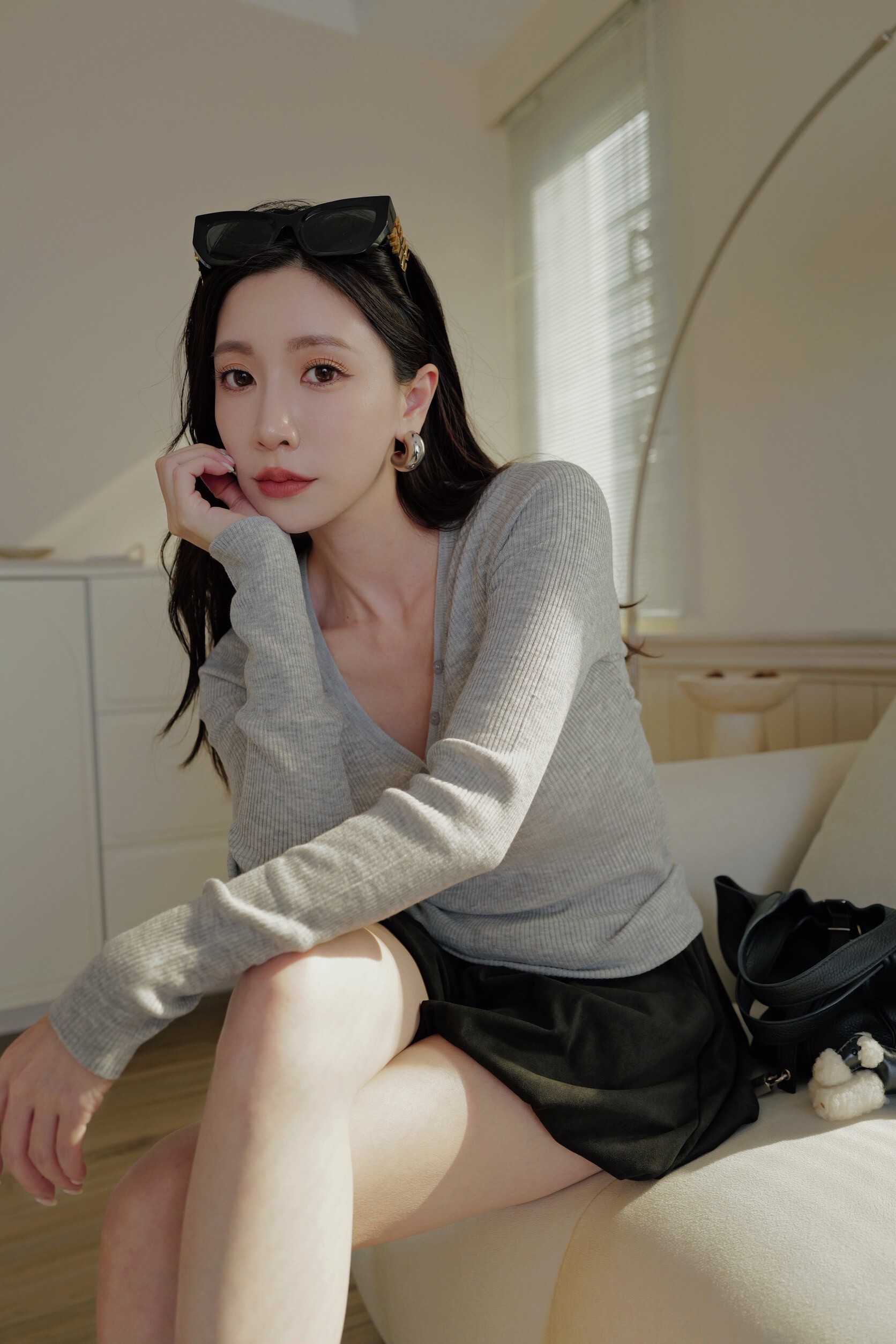 （現貨）#W12 排扣V領針織上衣(黑/米白/淺灰)