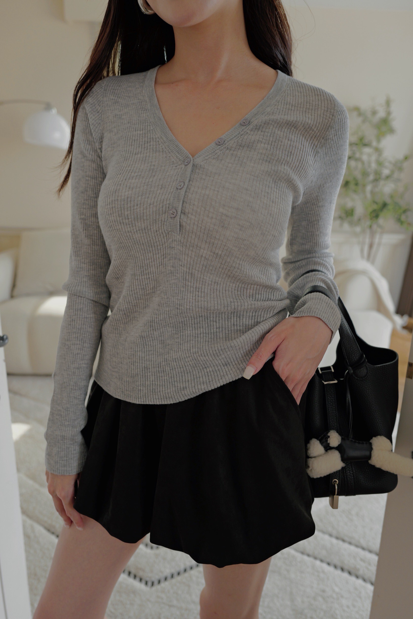 （現貨）#W12 排扣V領針織上衣(黑/米白/淺灰)