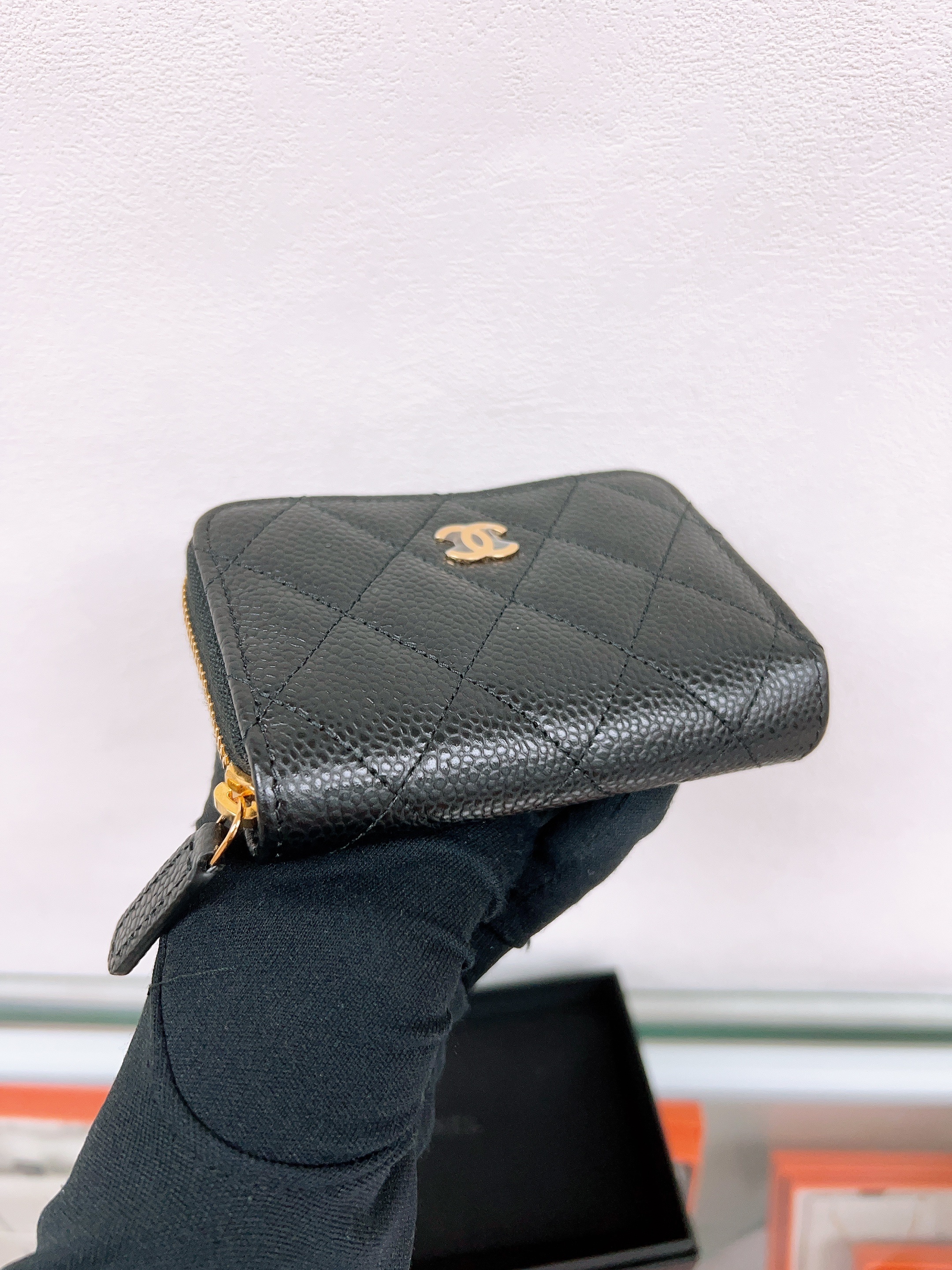 *Unused* Chanel zipped wallet (black GHW)