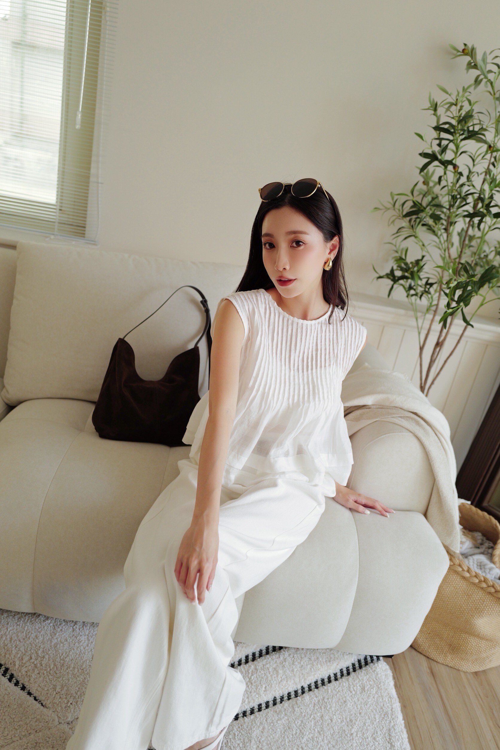 （現貨）#W23 本次必收亞麻百褶上衣(咖/白)