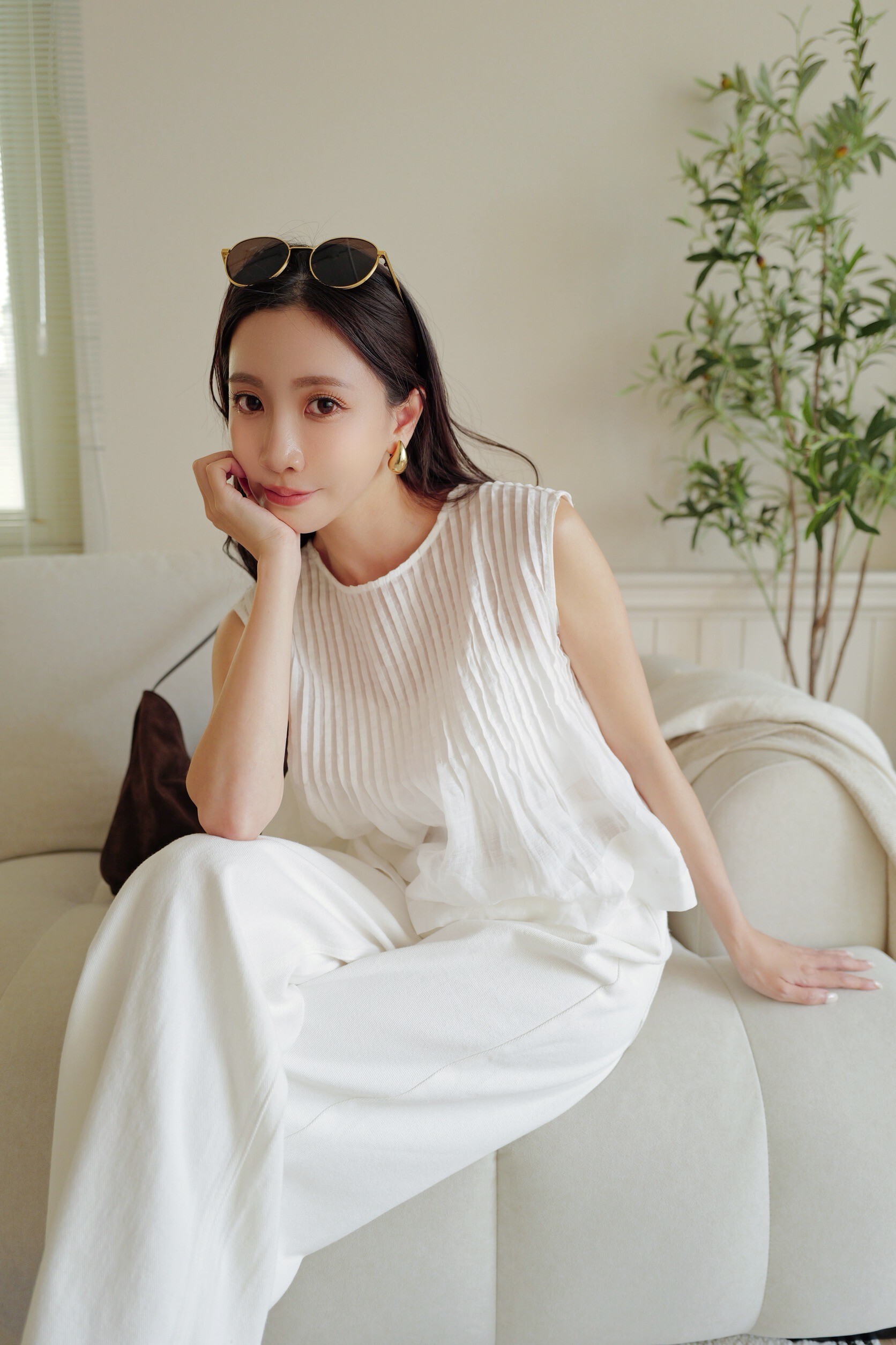 （現貨）#W23 本次必收亞麻百褶上衣(咖/白)