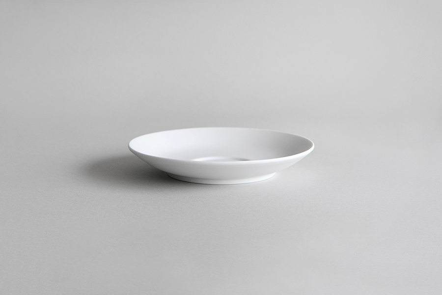 yumiko iihoshi porcelain - SHIONARI 茶托 白