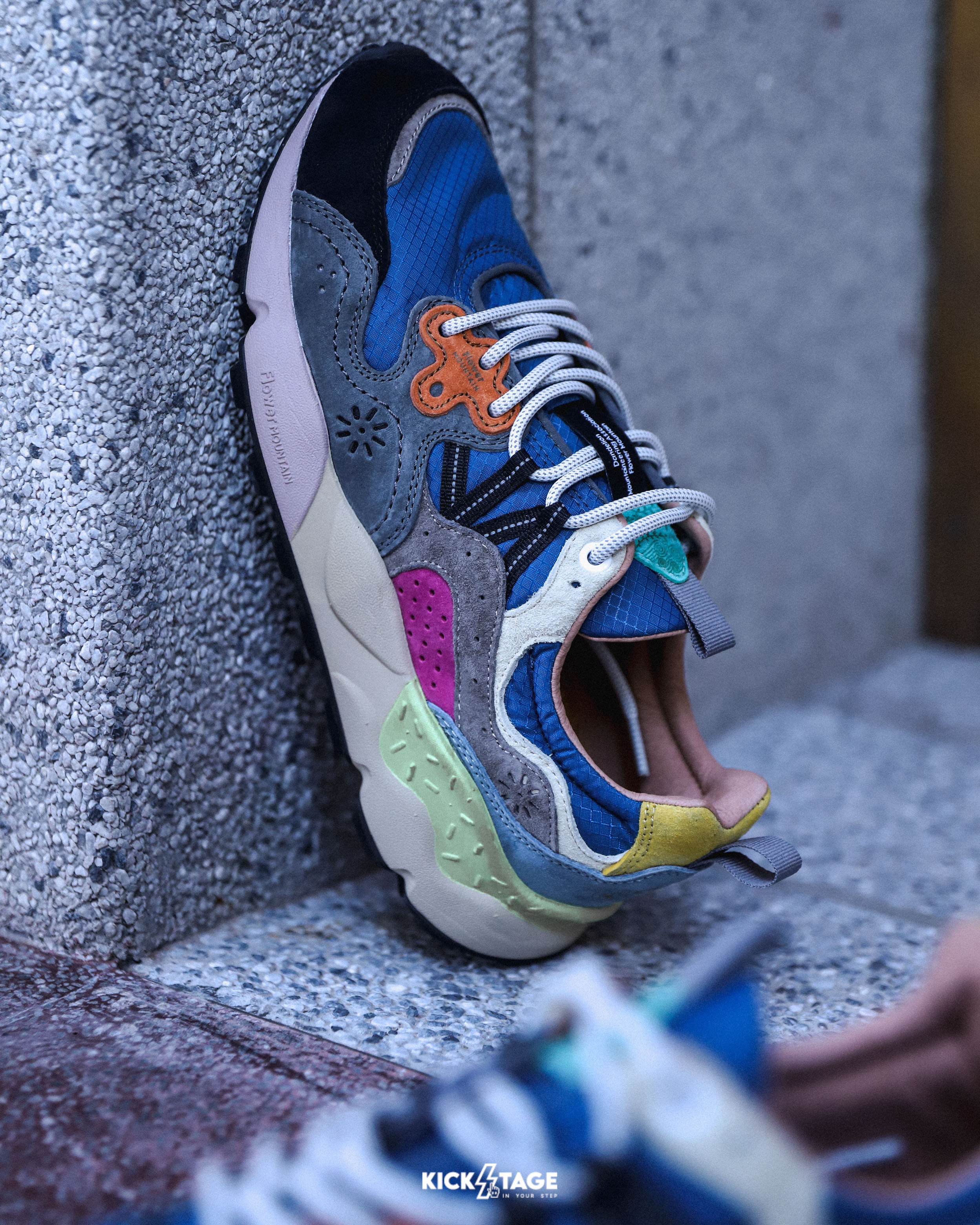 男鞋 Flower MOUNTAIN 山霧花野 YAMANO 3 山野3 藍 戶外 皮革 多層次拼接 軟木鞋墊 耐磨橡膠大底 休閒鞋【FM2589205】