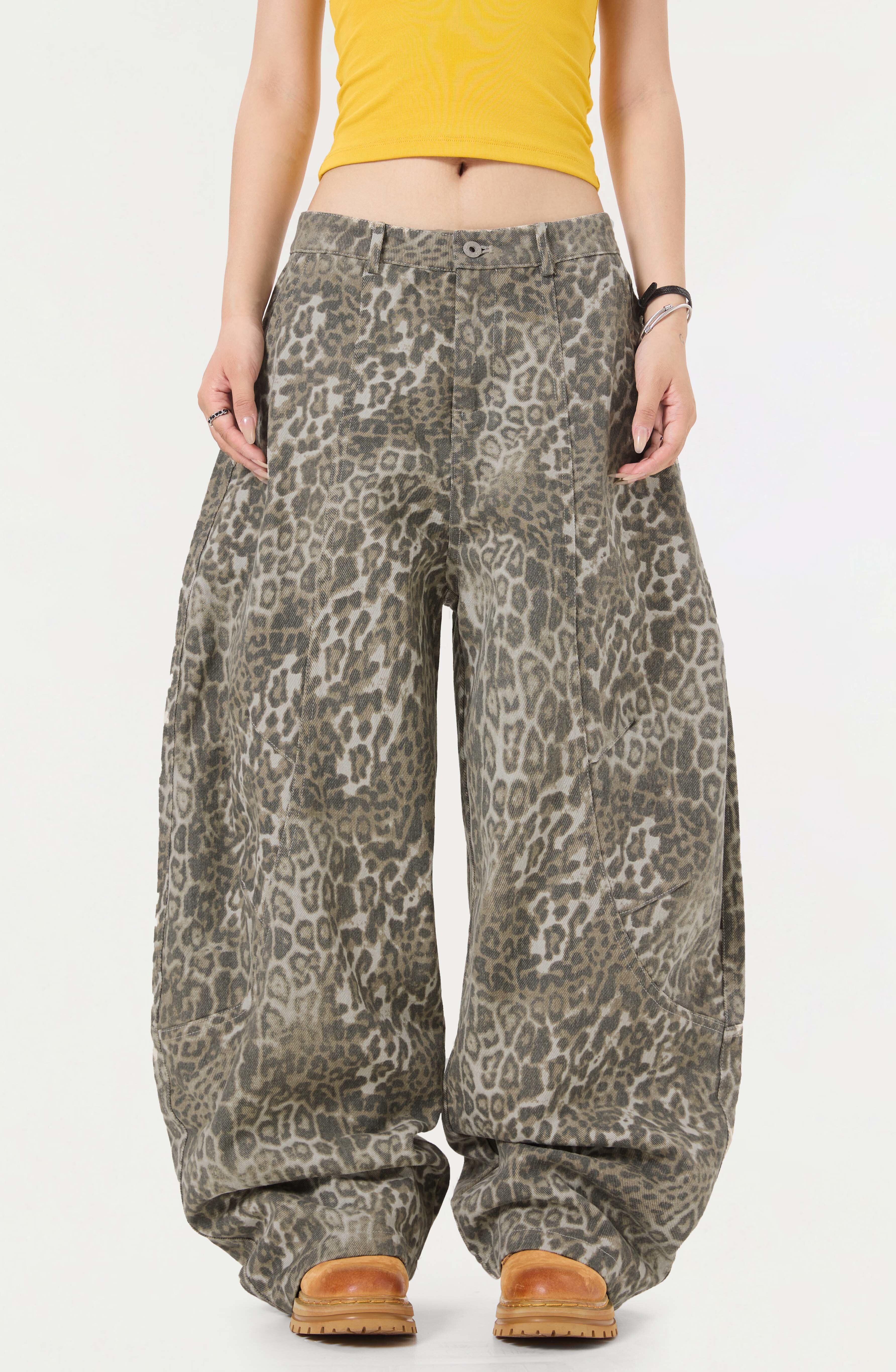 - SIMPLEACTION - 美式復古水洗豹紋彎刀褲