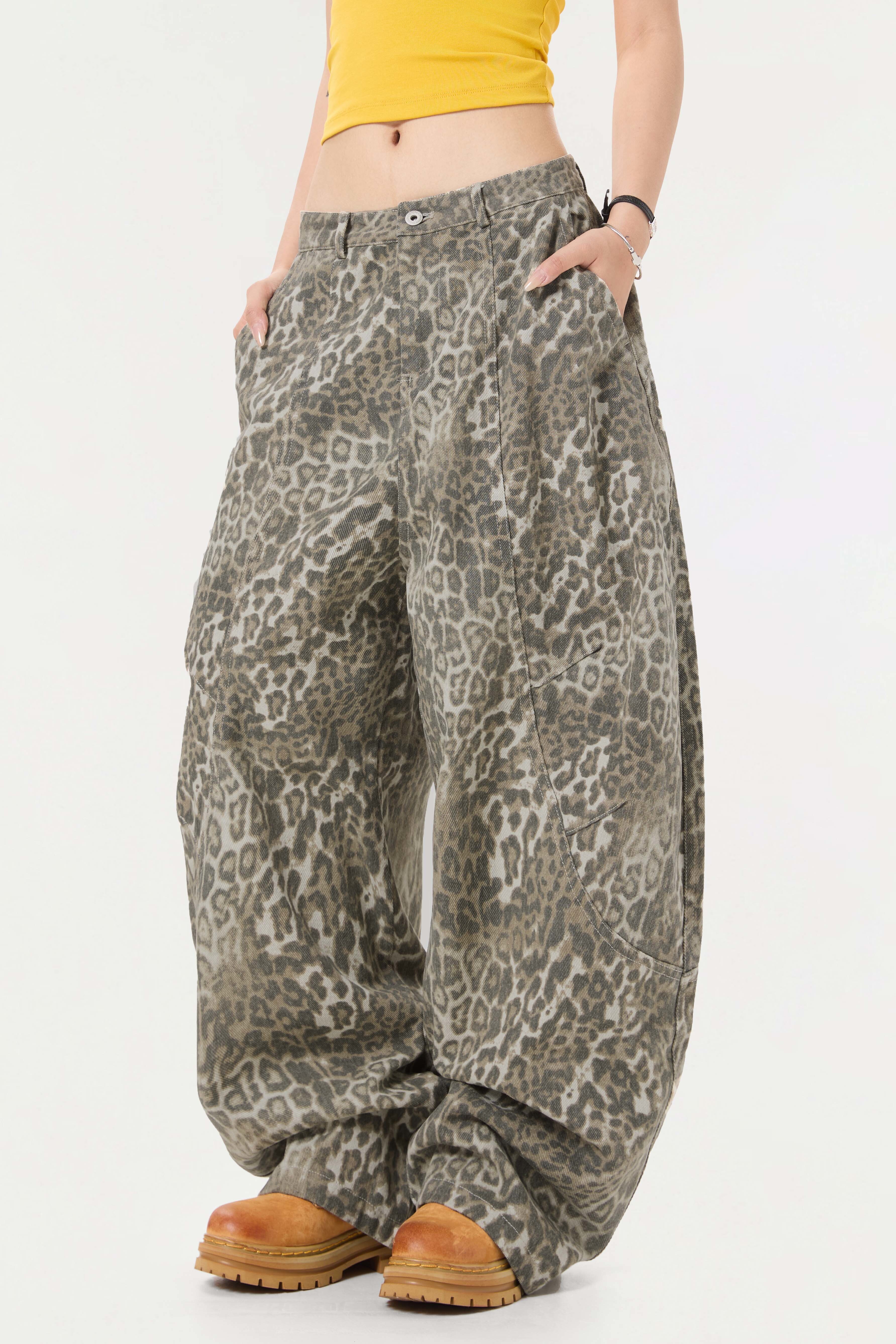 - SIMPLEACTION - 美式復古水洗豹紋彎刀褲