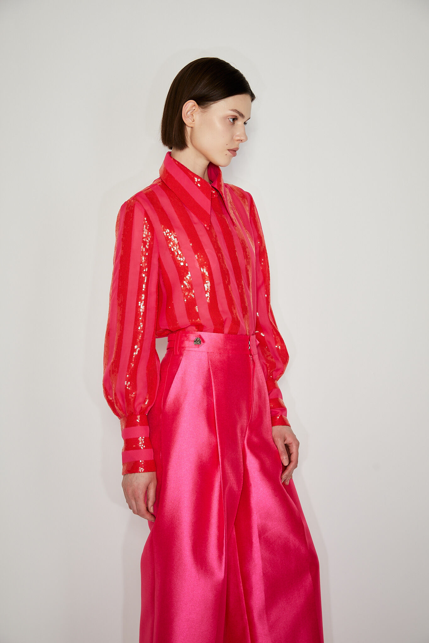 BC15006A1 玫瑰山谷亮片刺繡條薄紗襯衫