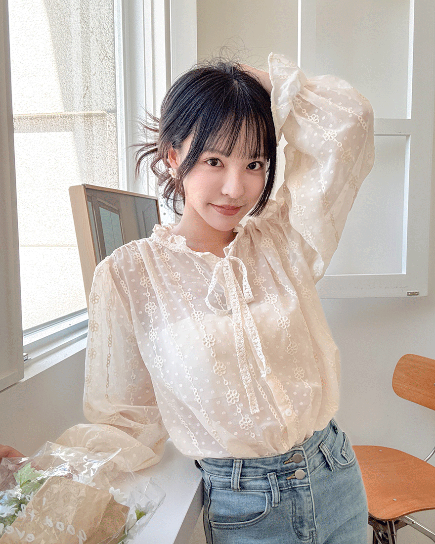 LINA LINA唯美氣息刺繡波點荷葉透肌上衣-溫柔杏