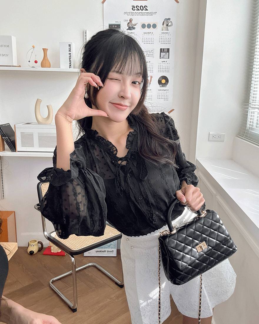 LINA LINA唯美氣息刺繡波點荷葉透肌上衣-迷人黑