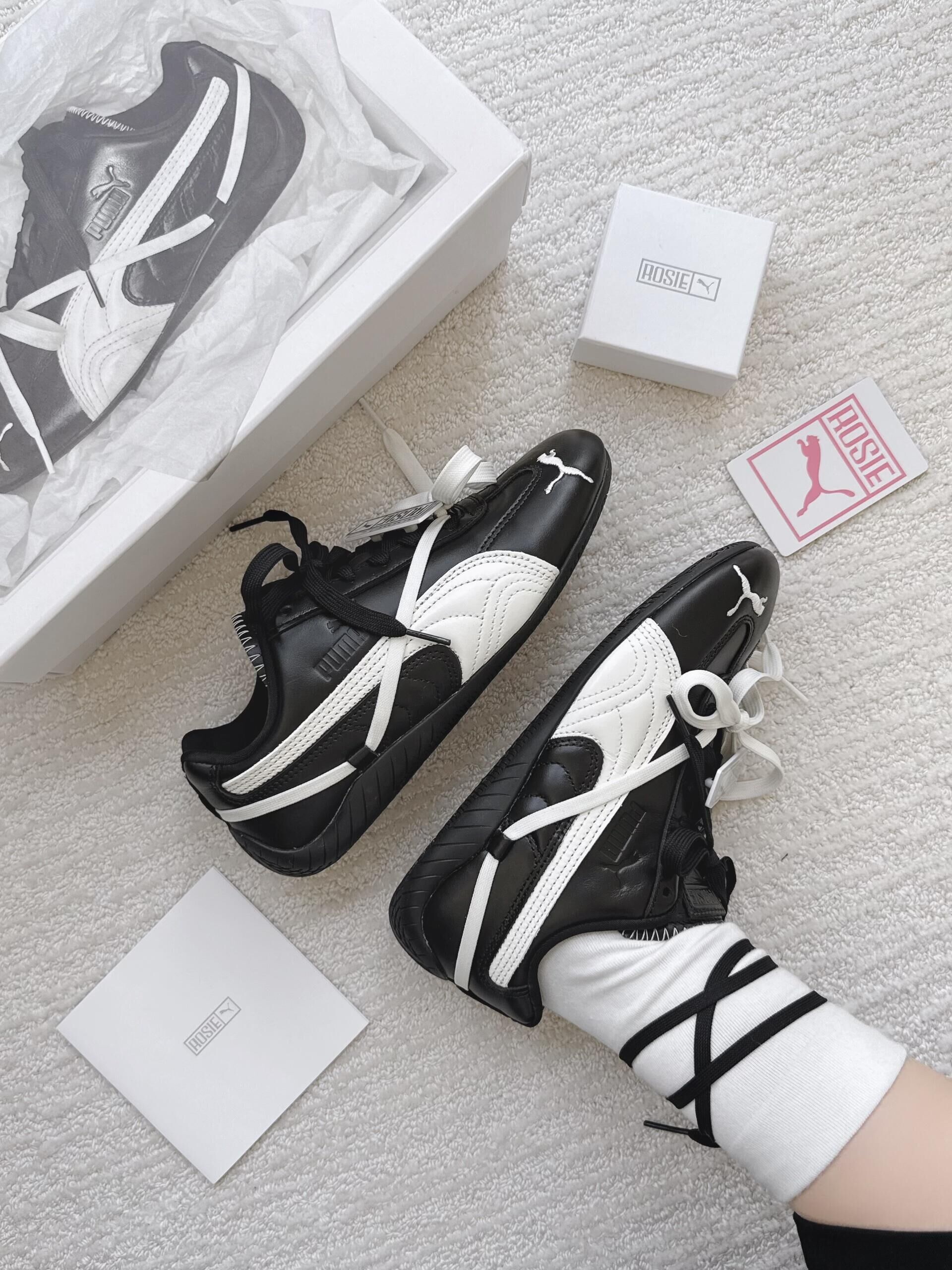 (無小卡)Rosé x Puma Speedcat Leather 黑白色 Rose 黑色 皮革 雙鞋帶 外縫線 復古 賽車鞋 薄底鞋 朴彩英 404390-02/預購
