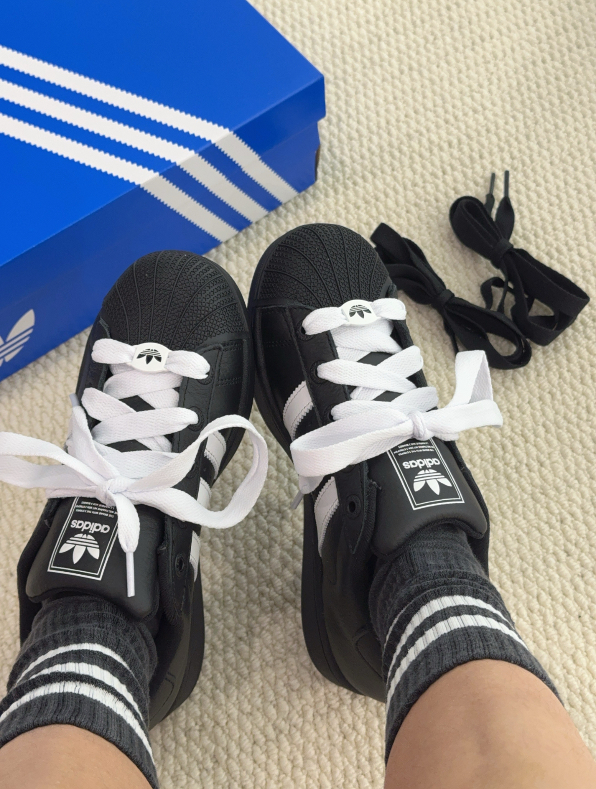 Adidas Originals Superstar 2.0 黑白色 黑色 皮革 寬鞋帶 貝殼頭 男女款 KK4474/預購