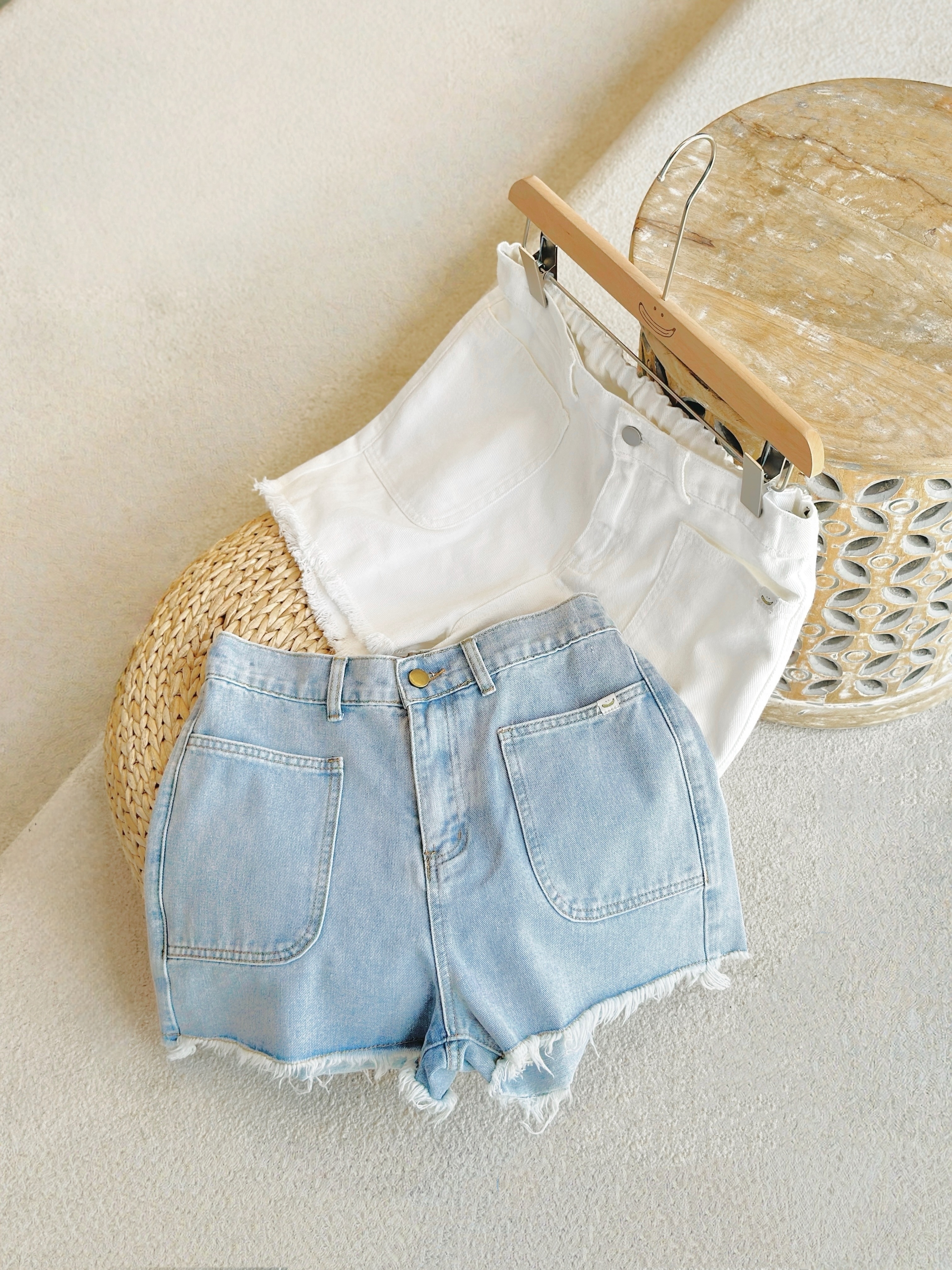 兩色 / 流蘇貼袋牛仔短褲 / Frayed Patch-Pocket Denim Shorts