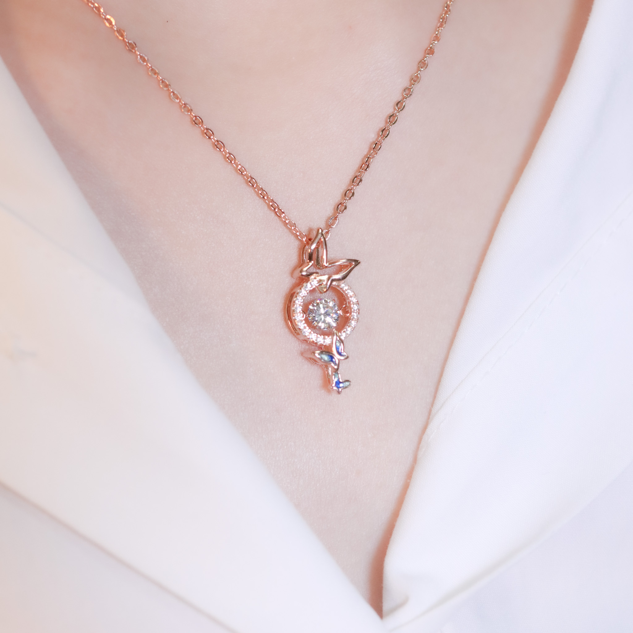 | 925純銀・厚鍍白金・ 厚鍍玫瑰金 | 懸浮蝶伴心動項鍊 (銀/玫瑰金) | NE1477 |