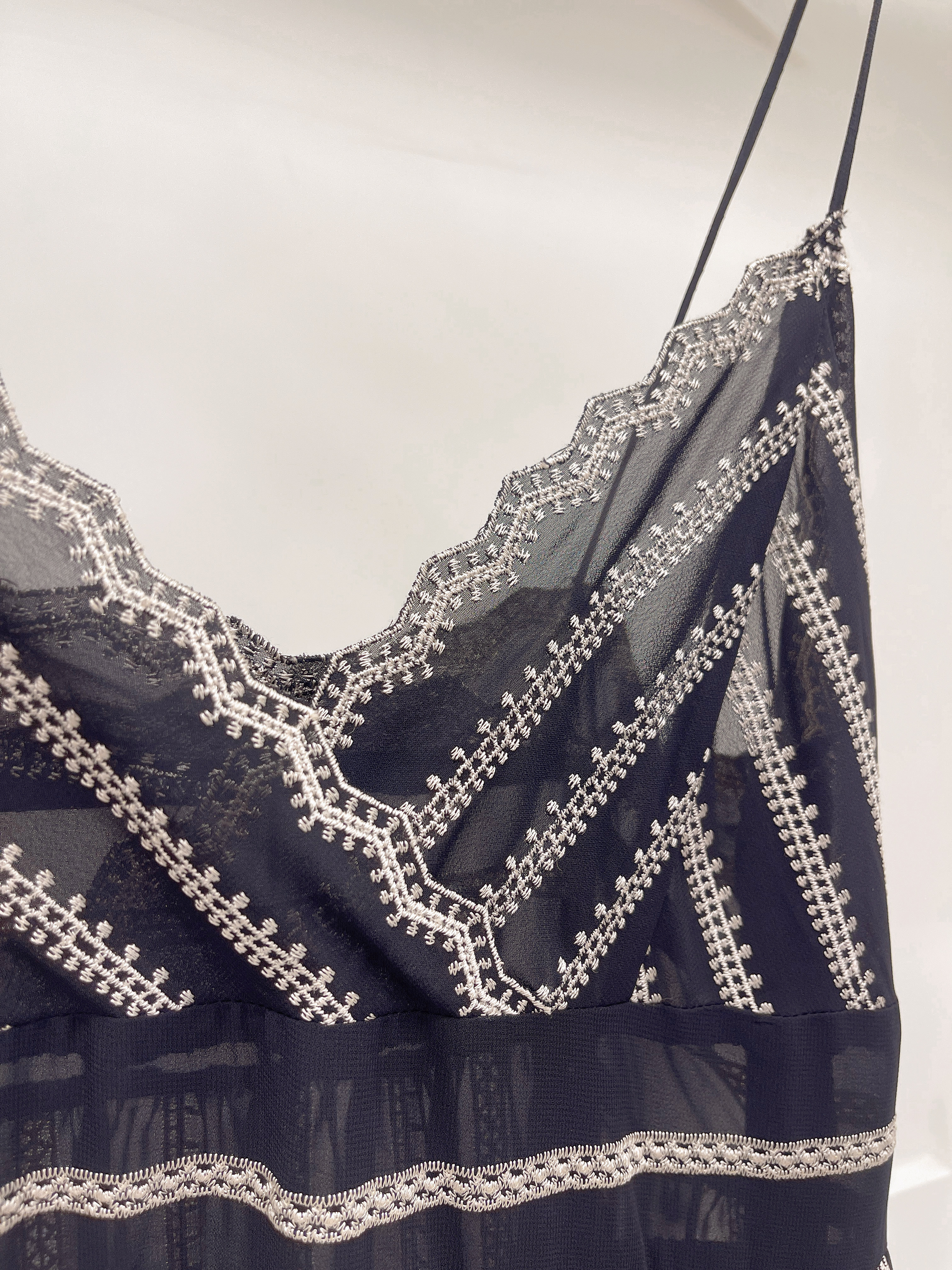 細肩Lace線條花洋裝