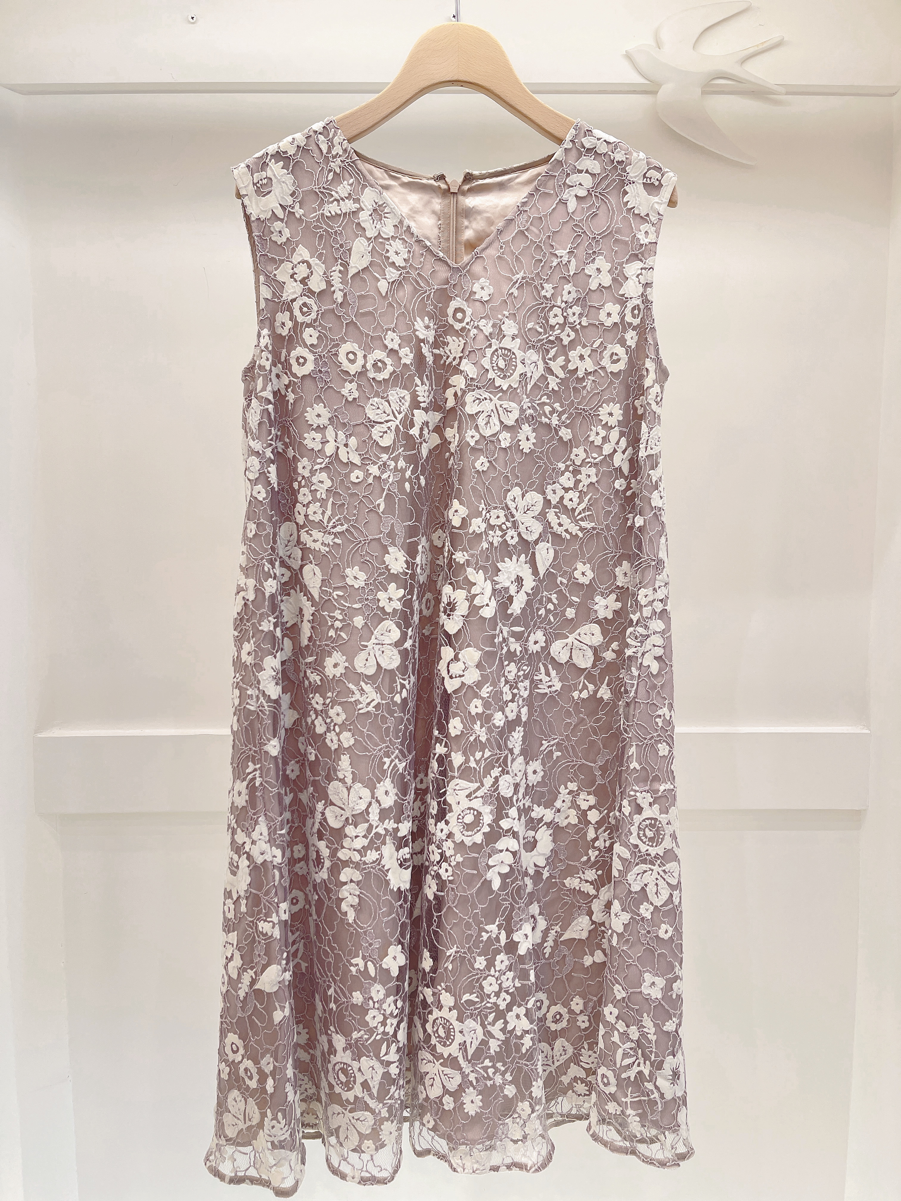 無袖v領lace洋裝