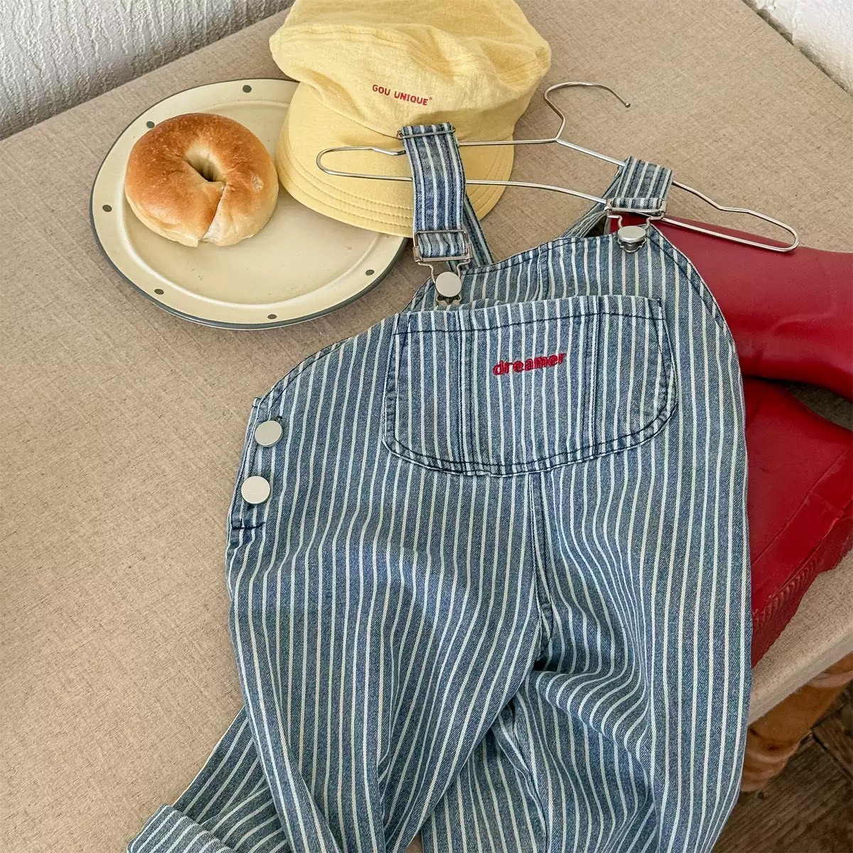 英字寬鬆吊帶褲