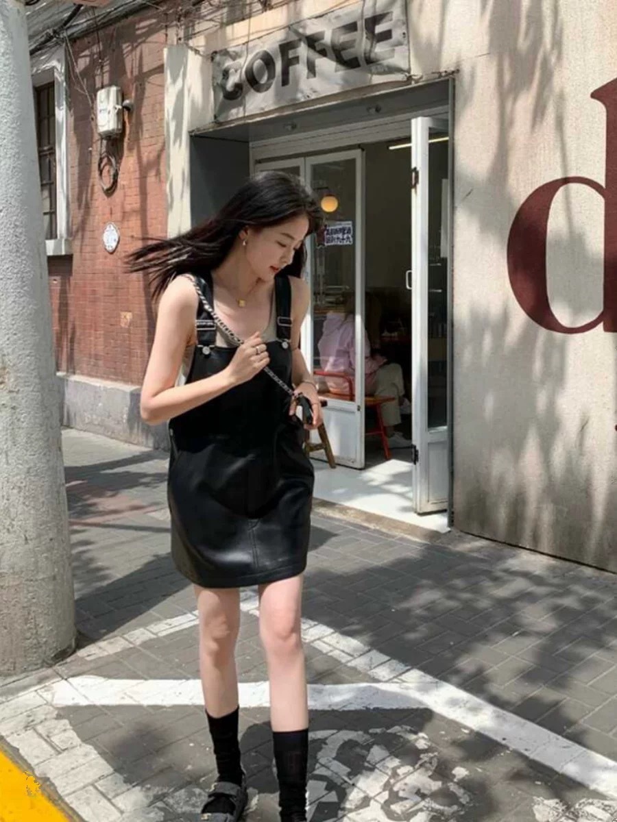 屬於獨特的妳 皮革吊帶裙