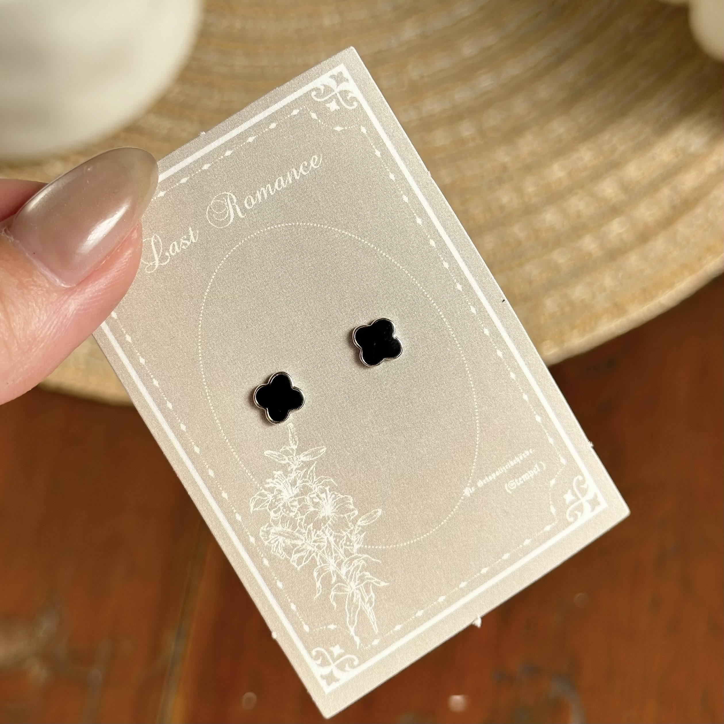 K137【輕奢】黑色四葉草純銀鎖針